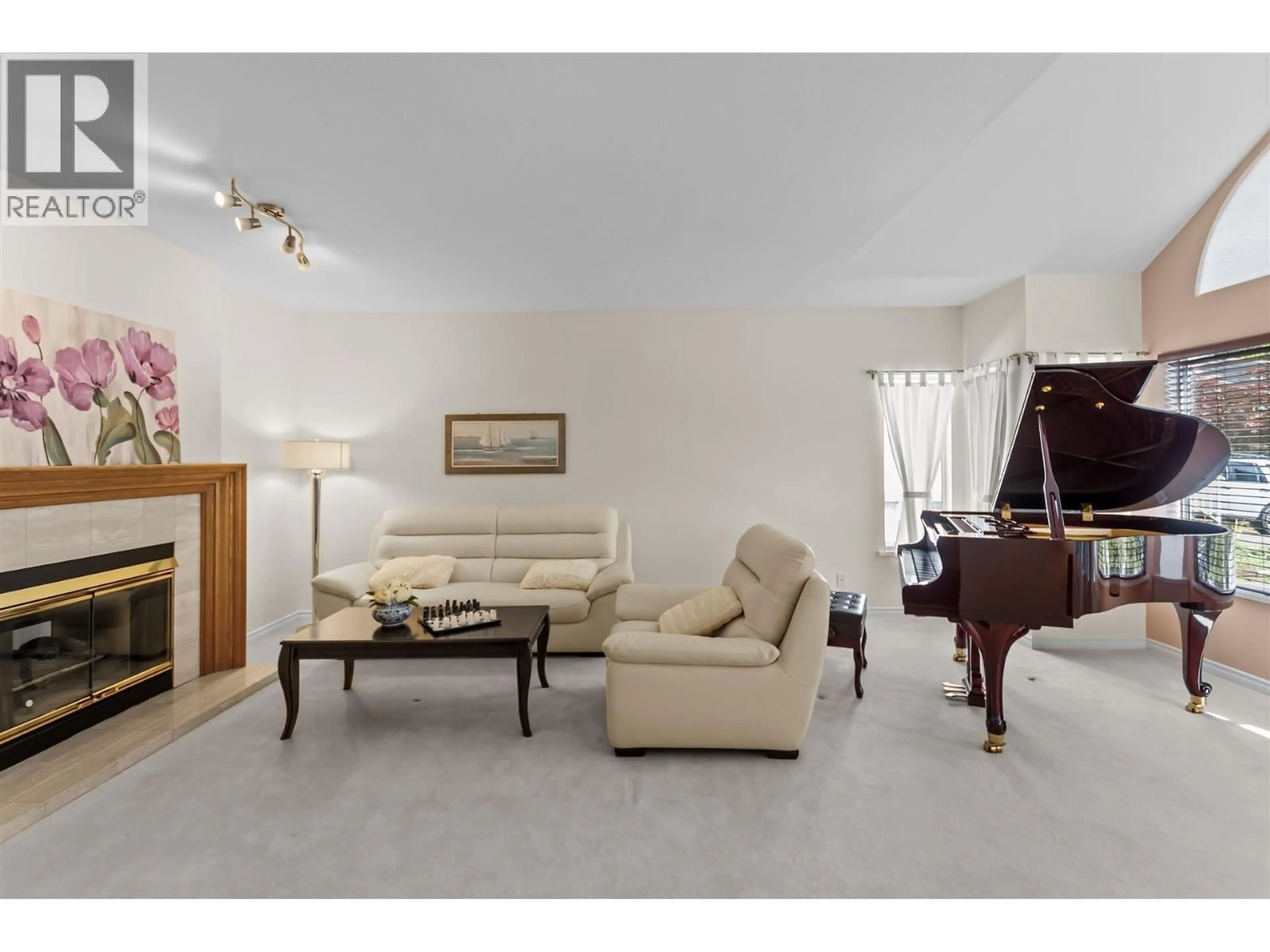 Living room with furniture, unknown for 3 CHEVALIER COURT, Port Moody British Columbia V3H4L3