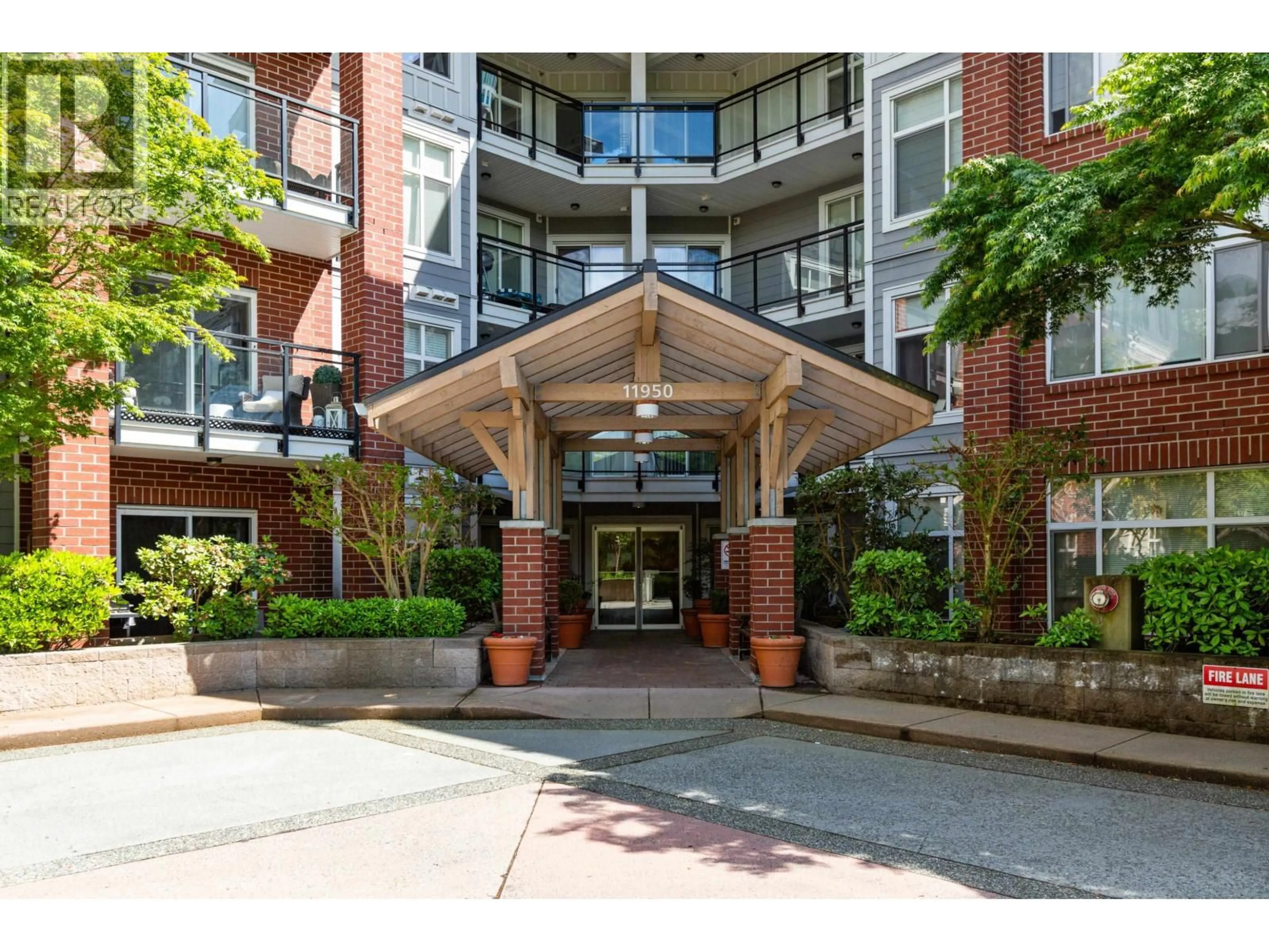 Indoor foyer for 217 - 11950 HARRIS ROAD, Pitt Meadows British Columbia V3Y0B7