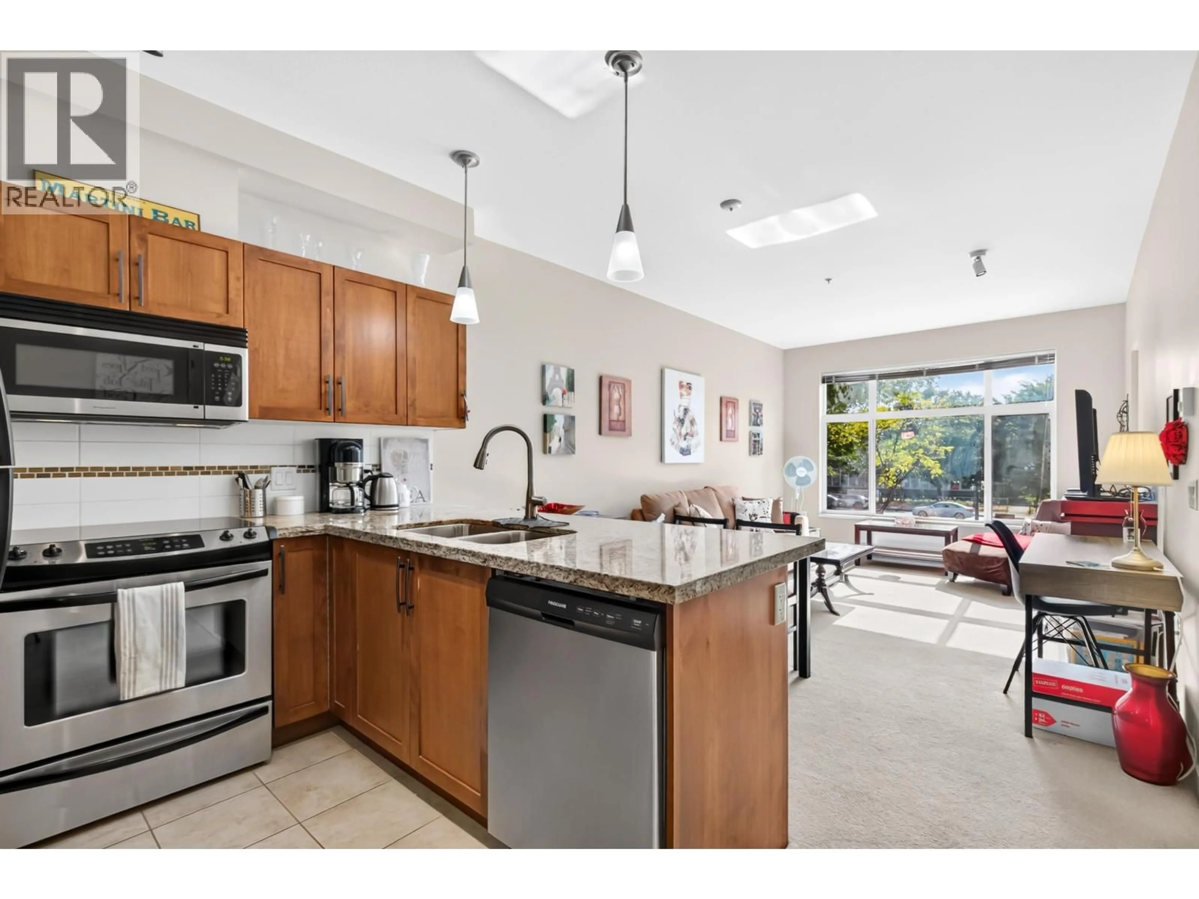 Open concept kitchen, ceramic/tile floor for 217 - 11950 HARRIS ROAD, Pitt Meadows British Columbia V3Y0B7