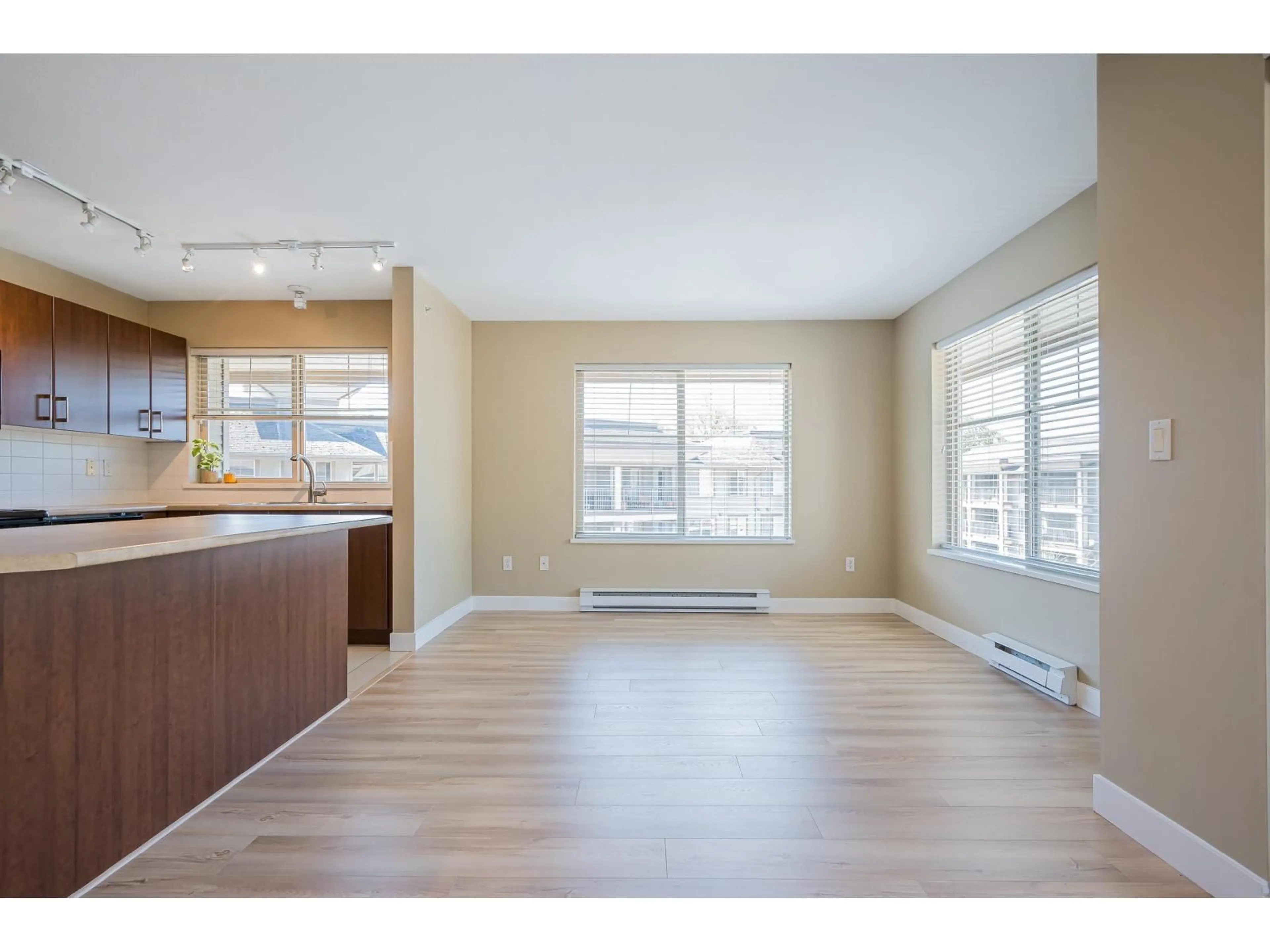Open concept kitchen, wood/laminate floor for 408 - 45561 YALE ROAD, Chilliwack British Columbia V2P0A8