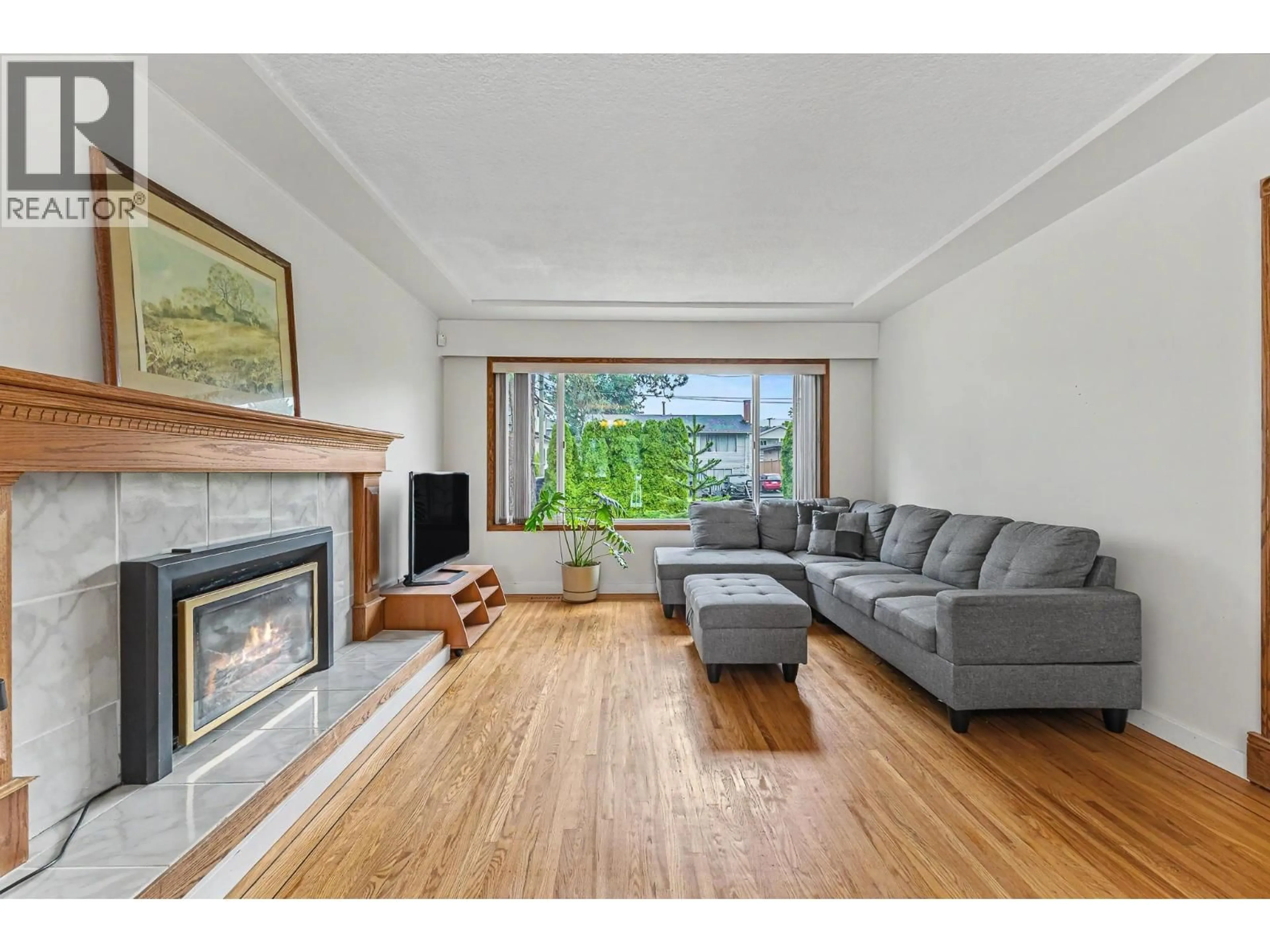 Living room with furniture, wood/laminate floor for 1684 CORNELL AVENUE, Coquitlam British Columbia V3J3A1