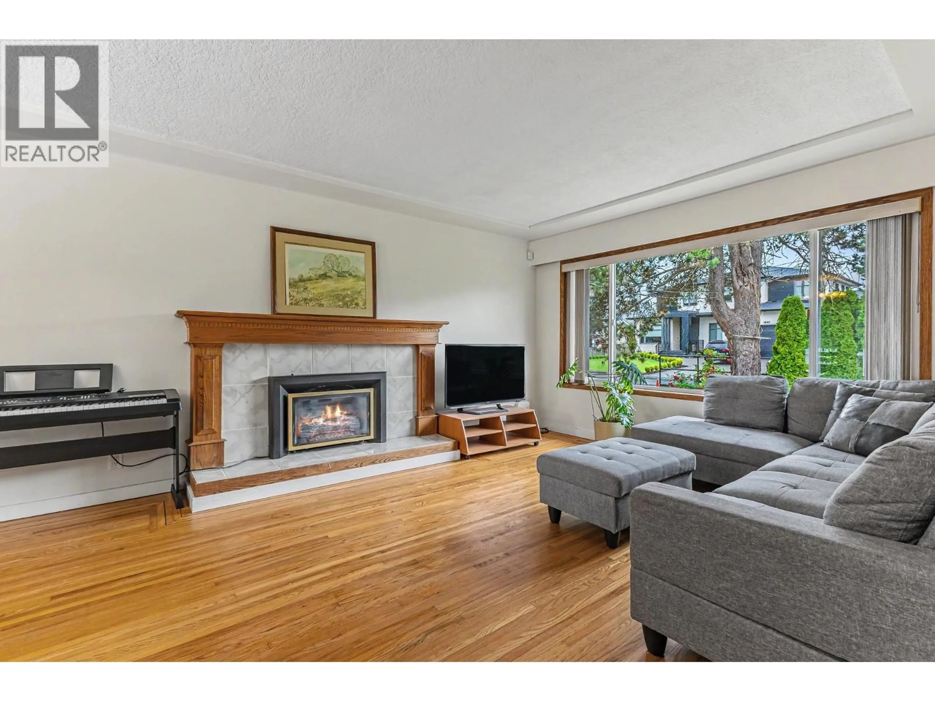 Living room with furniture, wood/laminate floor for 1684 CORNELL AVENUE, Coquitlam British Columbia V3J3A1