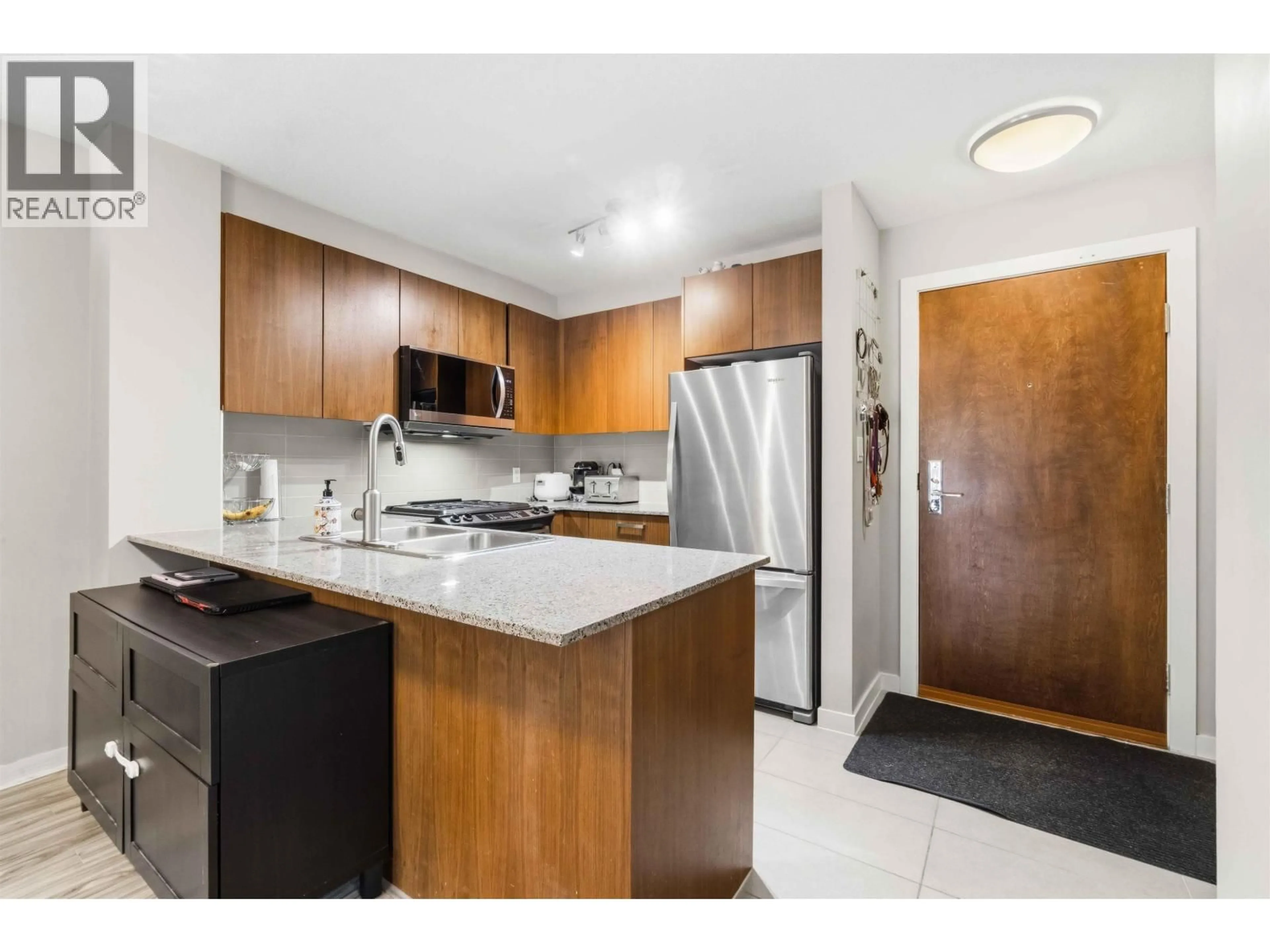 Standard kitchen, unknown for 110 - 5889 IRMIN STREET, Burnaby British Columbia V5J0C1