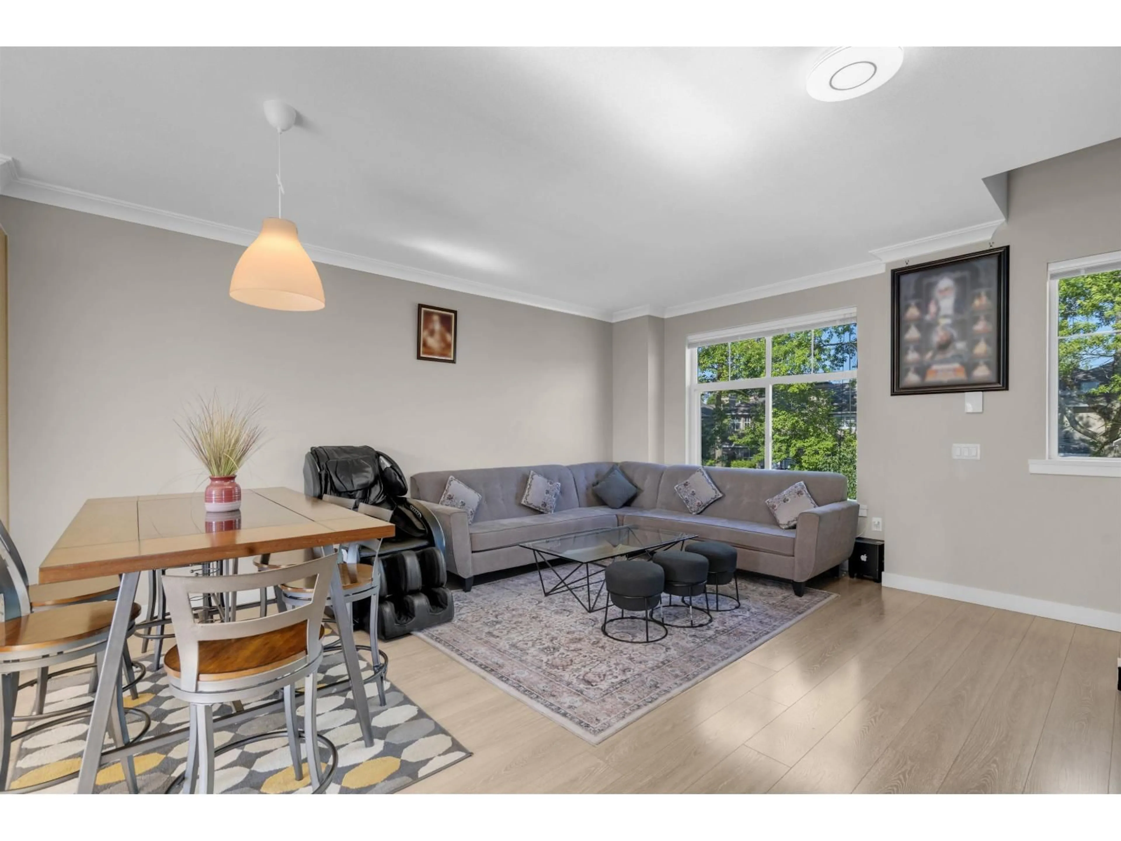 Living room with furniture, unknown for 1 - 12073 62 AVENUE, Surrey British Columbia V3X0K4