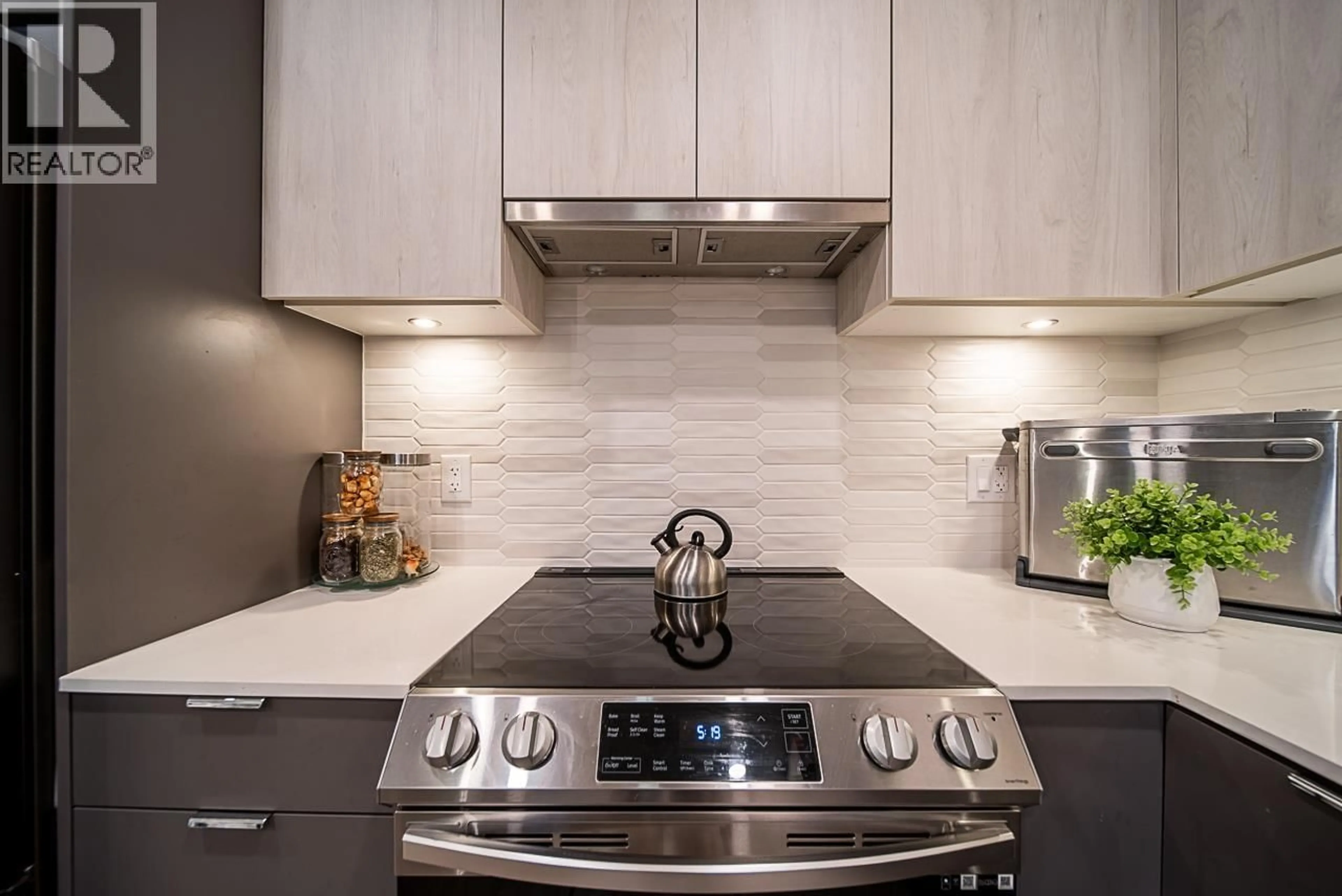 Contemporary kitchen, ceramic/tile floor for 404 - 2499 RABBIT DRIVE, Tsawwassen British Columbia V4M0G4