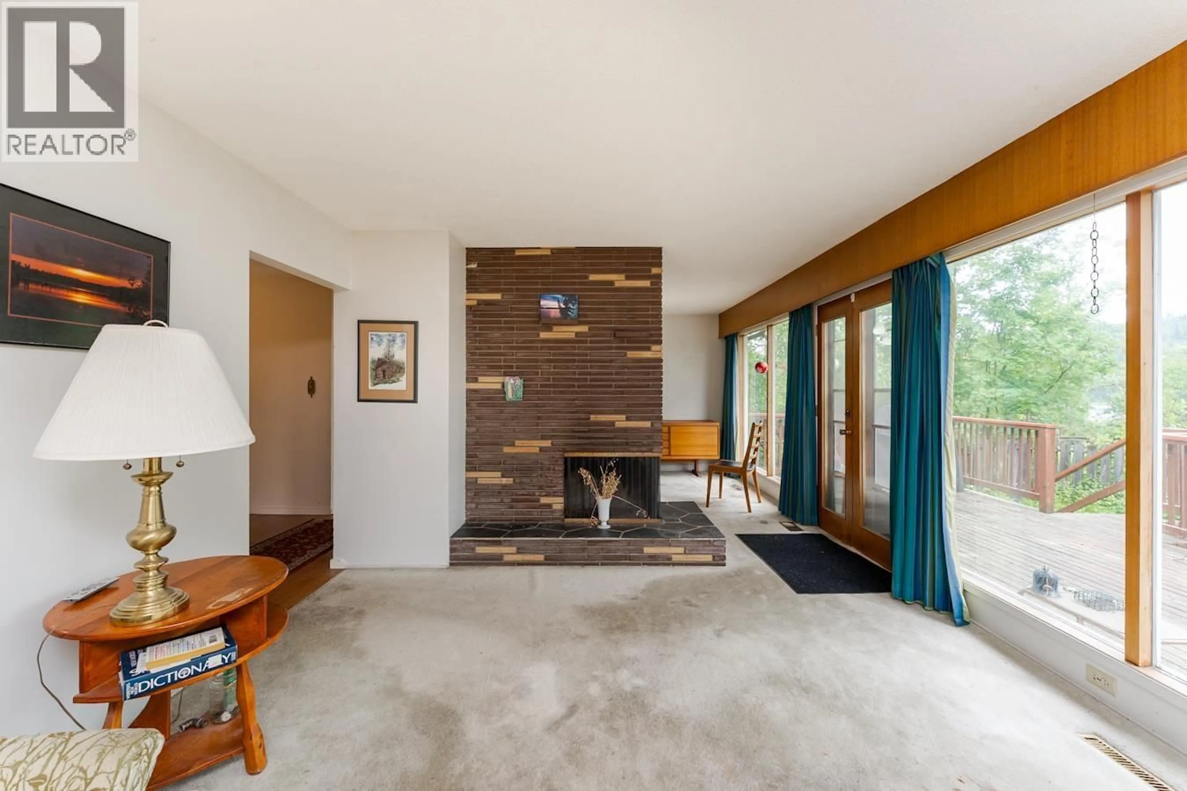 Indoor foyer for 298 LYON STREET, Prince George British Columbia V2M3G1