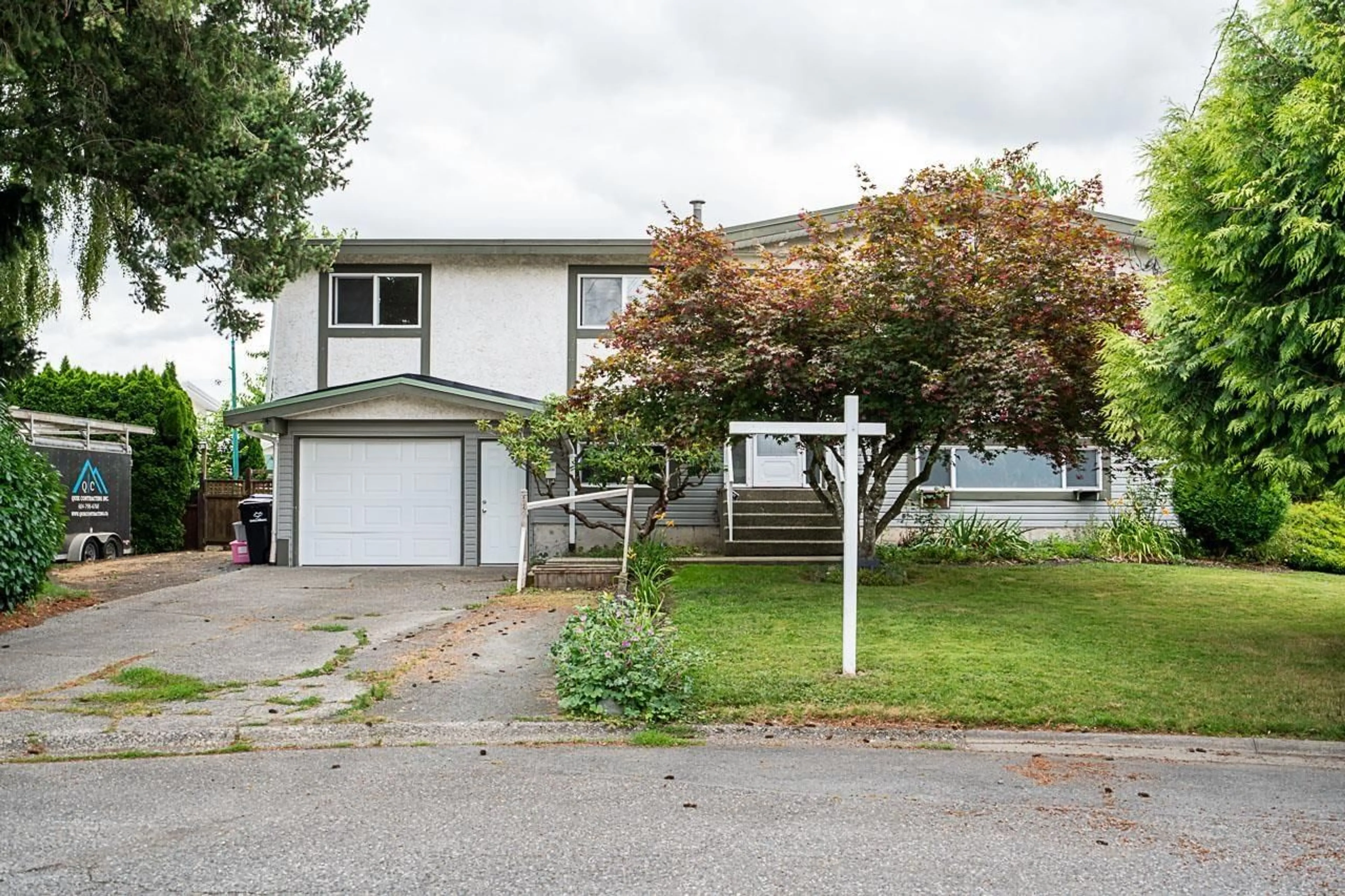 Home with vinyl exterior material, street for 46350 MCCAFFREY BOULEVARD, Chilliwack British Columbia V2P1E1