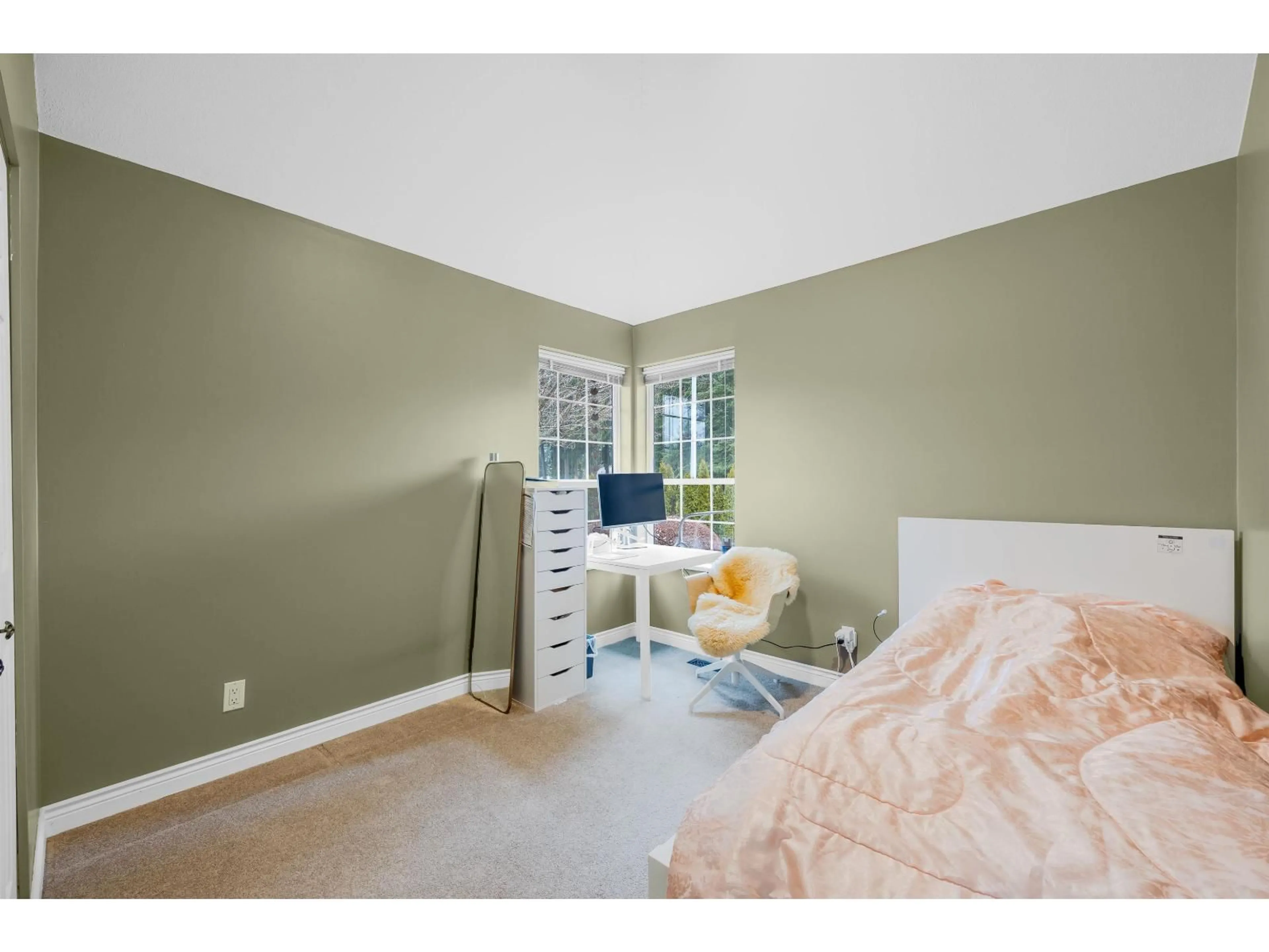 A pic of a room for 2443 150 STREET, Surrey British Columbia V4P1N9