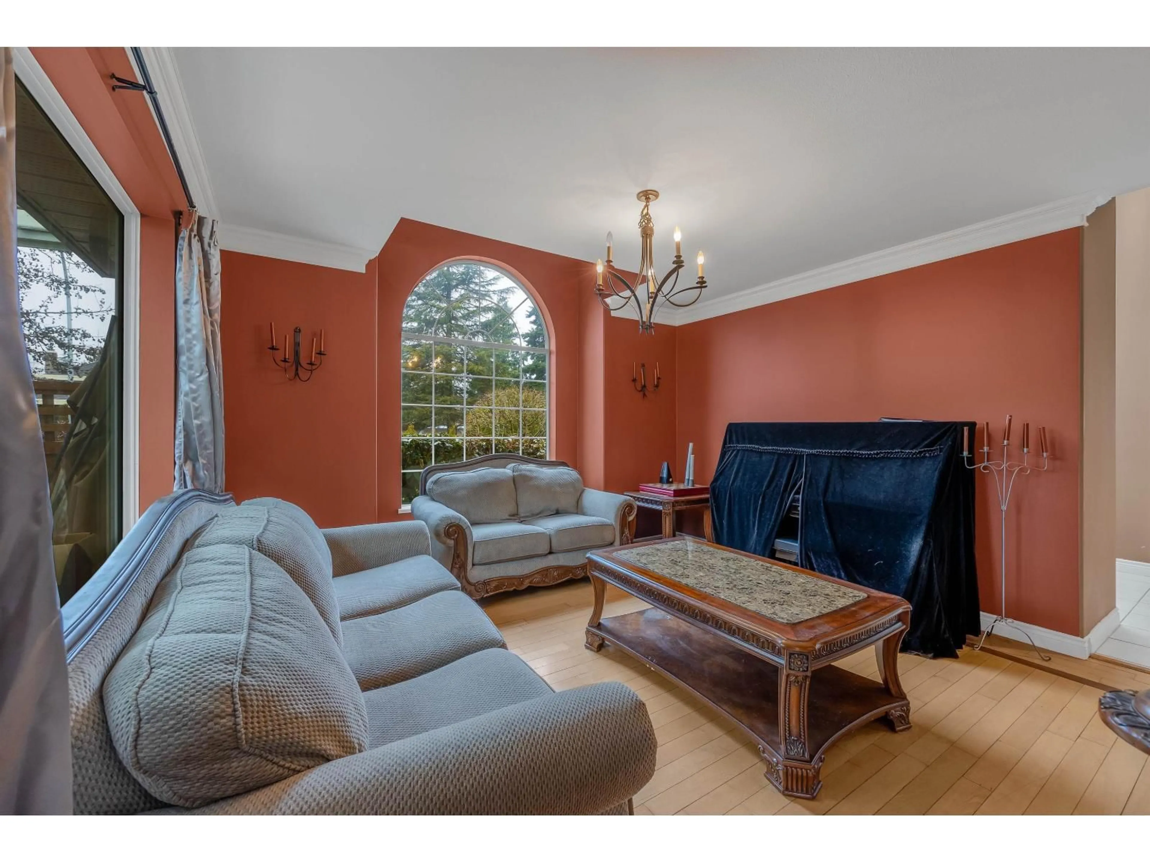 Living room with furniture, unknown for 2443 150 STREET, Surrey British Columbia V4P1N9