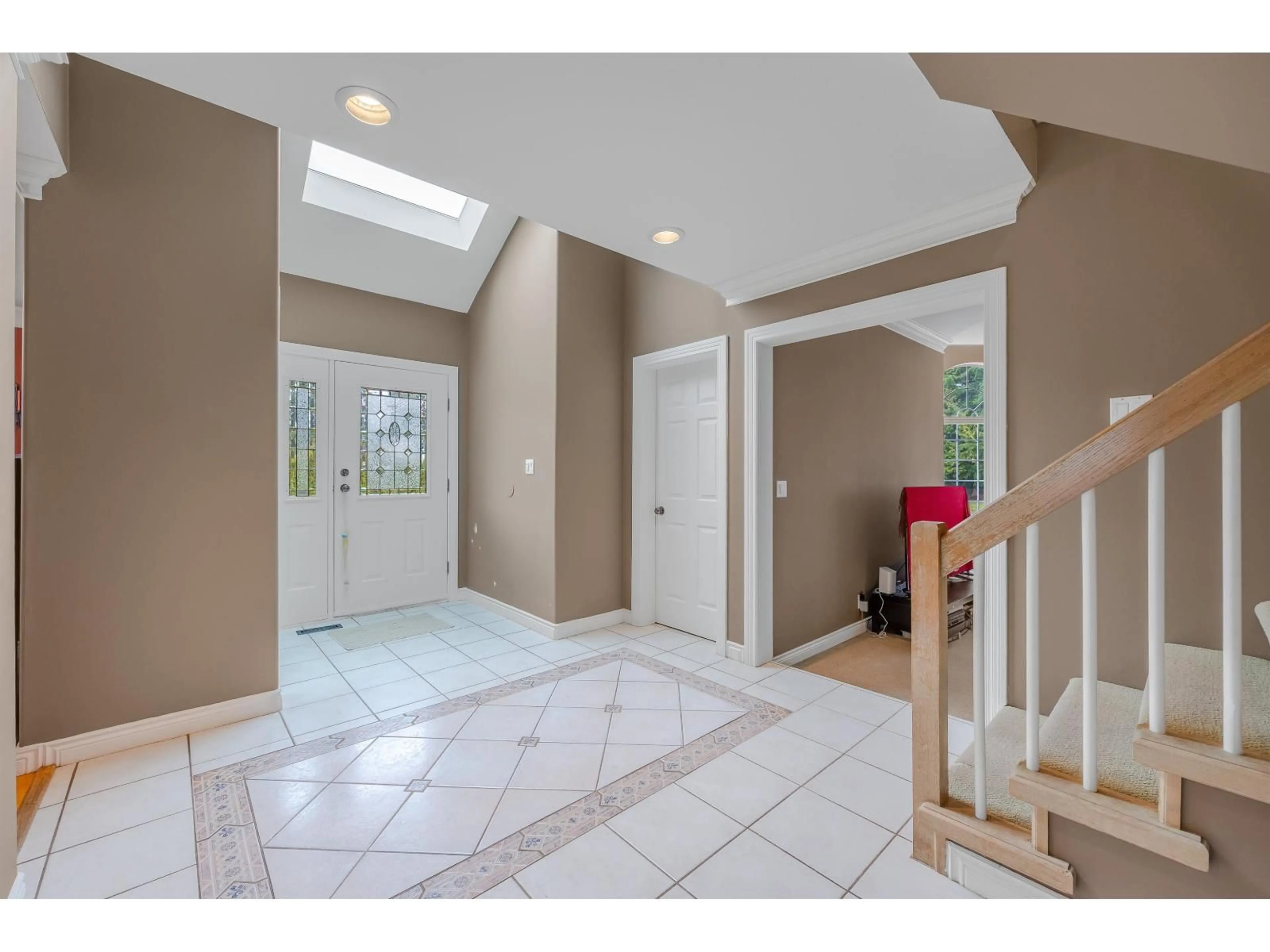 Indoor entryway for 2443 150 STREET, Surrey British Columbia V4P1N9