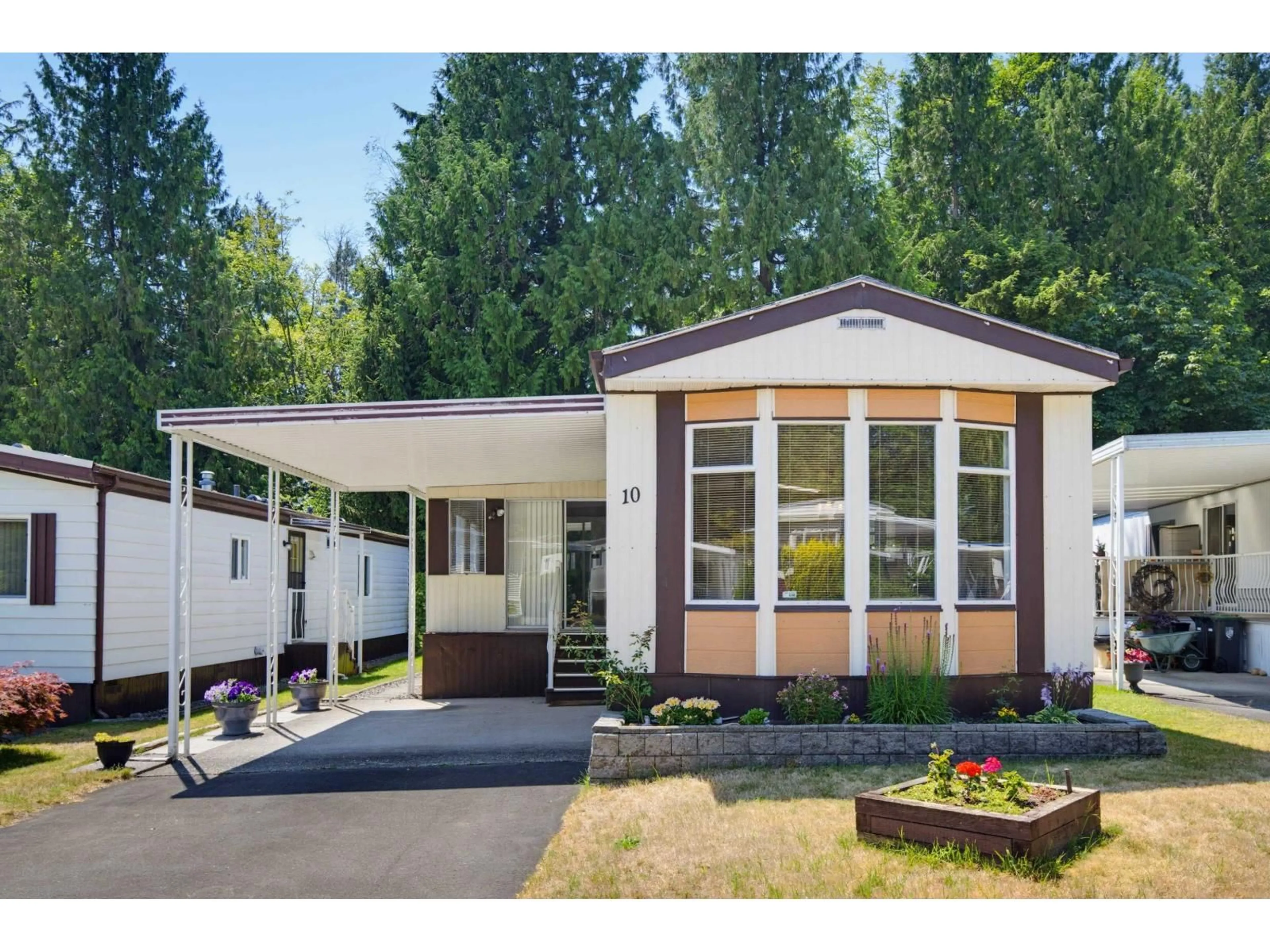 Home with vinyl exterior material, street for 10 - 2315 198 STREET, Langley British Columbia V2Z1Z1