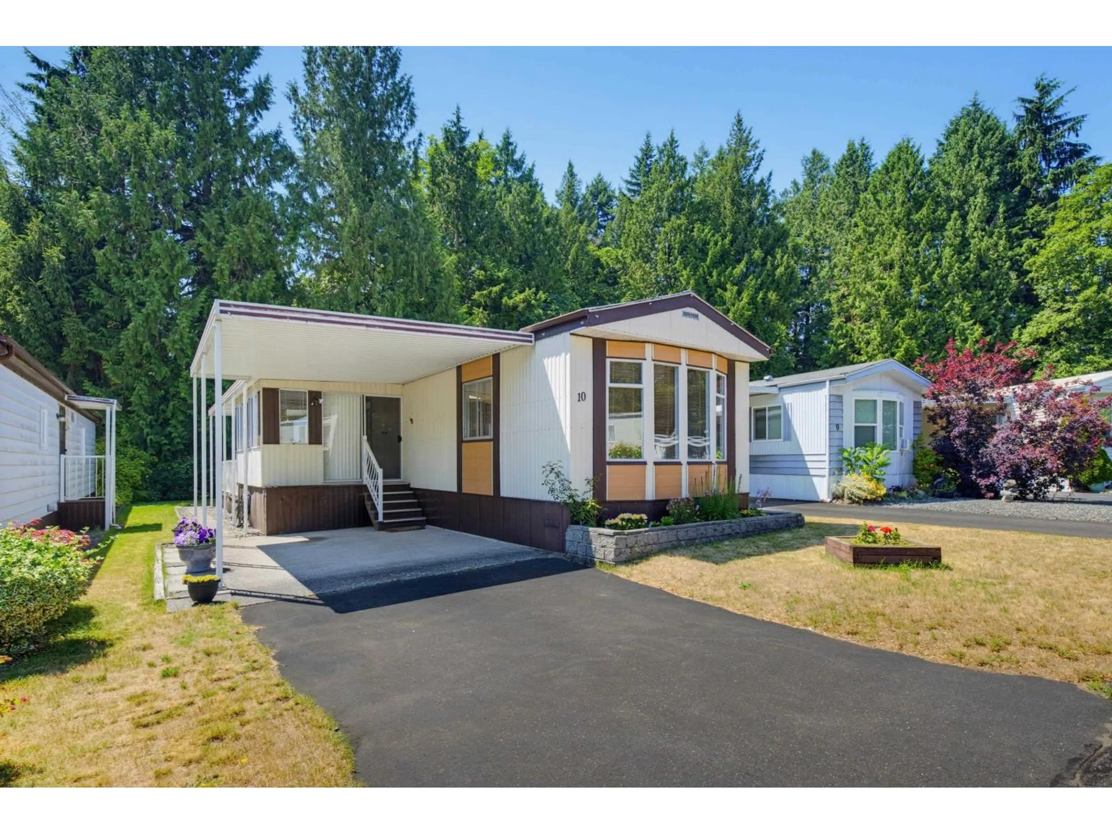 Home with vinyl exterior material, street for 10 - 2315 198 STREET, Langley British Columbia V2Z1Z1