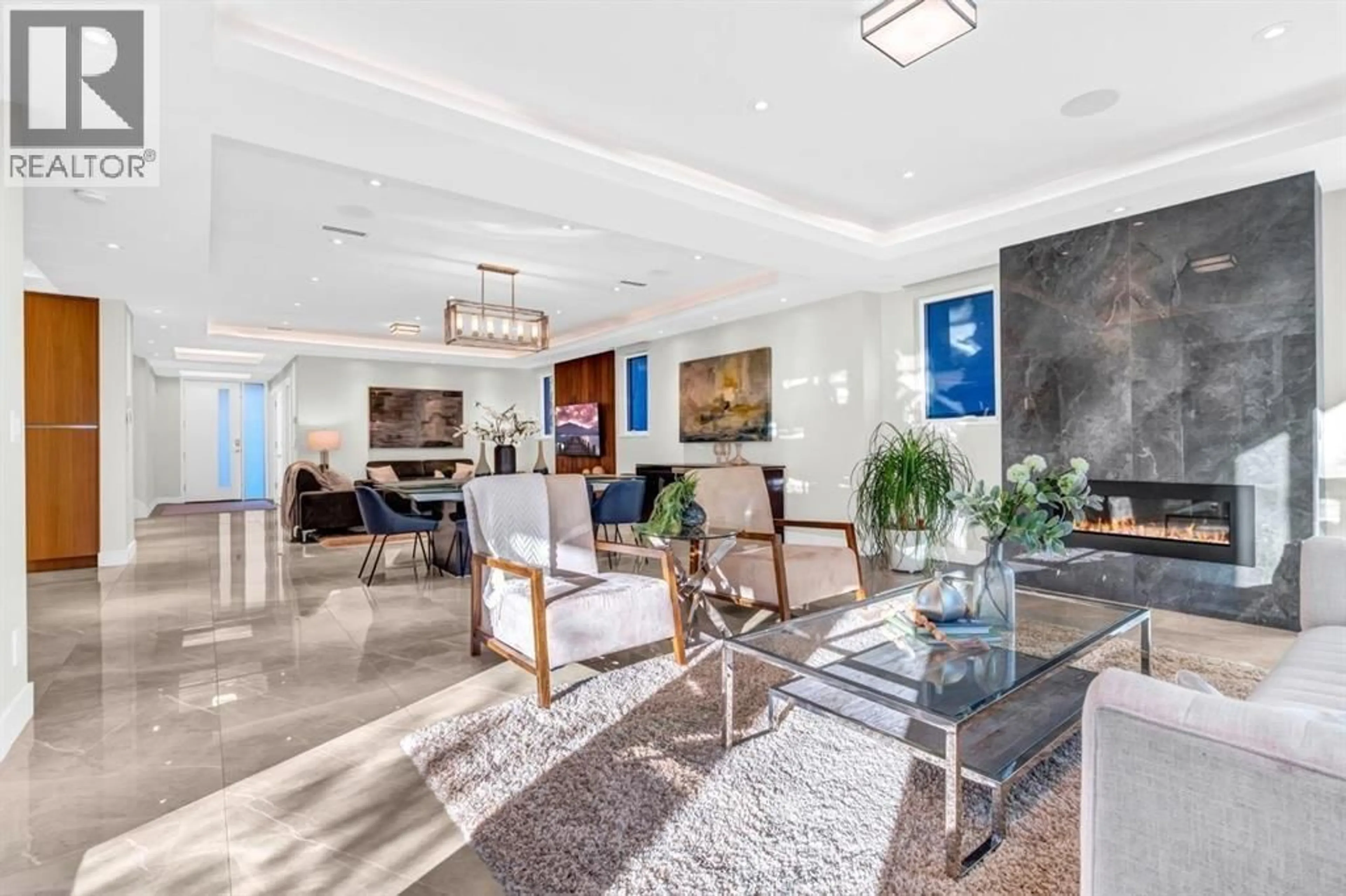Lobby for 4470 CAPILANO ROAD, North Vancouver British Columbia V7R4J9