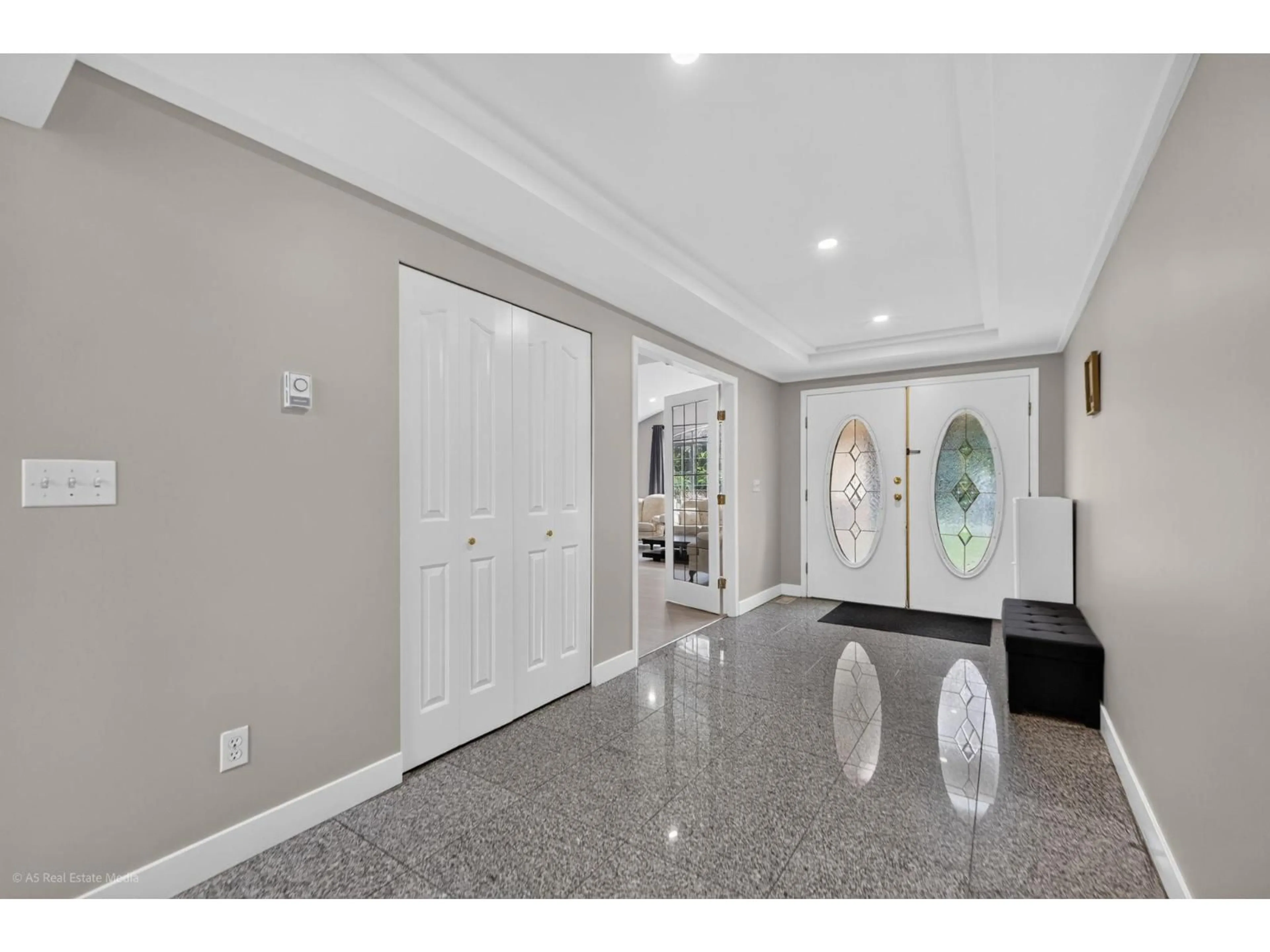 Indoor entryway for 9416 163A STREET, Surrey British Columbia V4N3C7