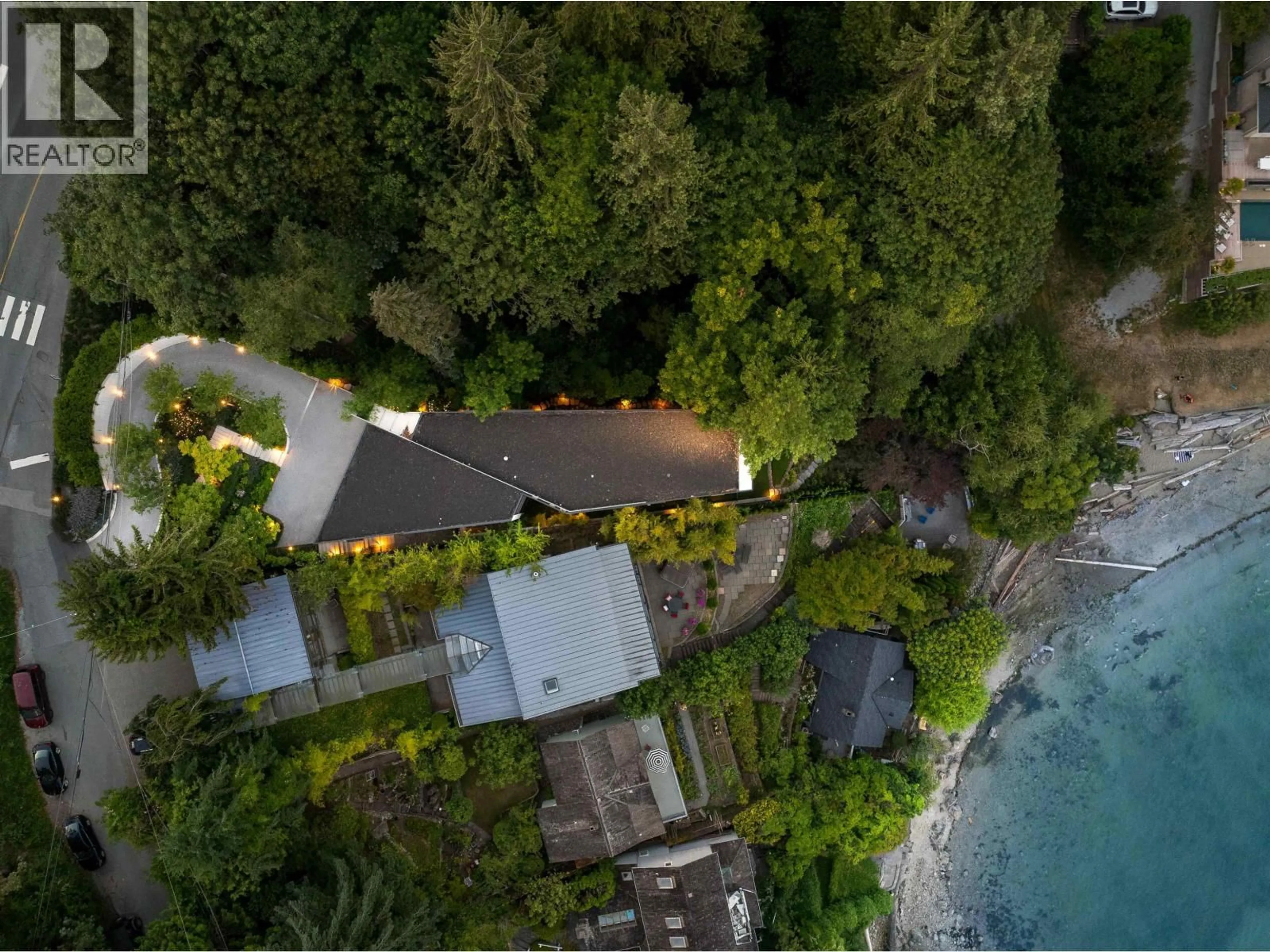 A pic from outside/outdoor area/front of a property/back of a property/a pic from drone, unknown for 3478 MARINE DRIVE, West Vancouver British Columbia V7V1N2