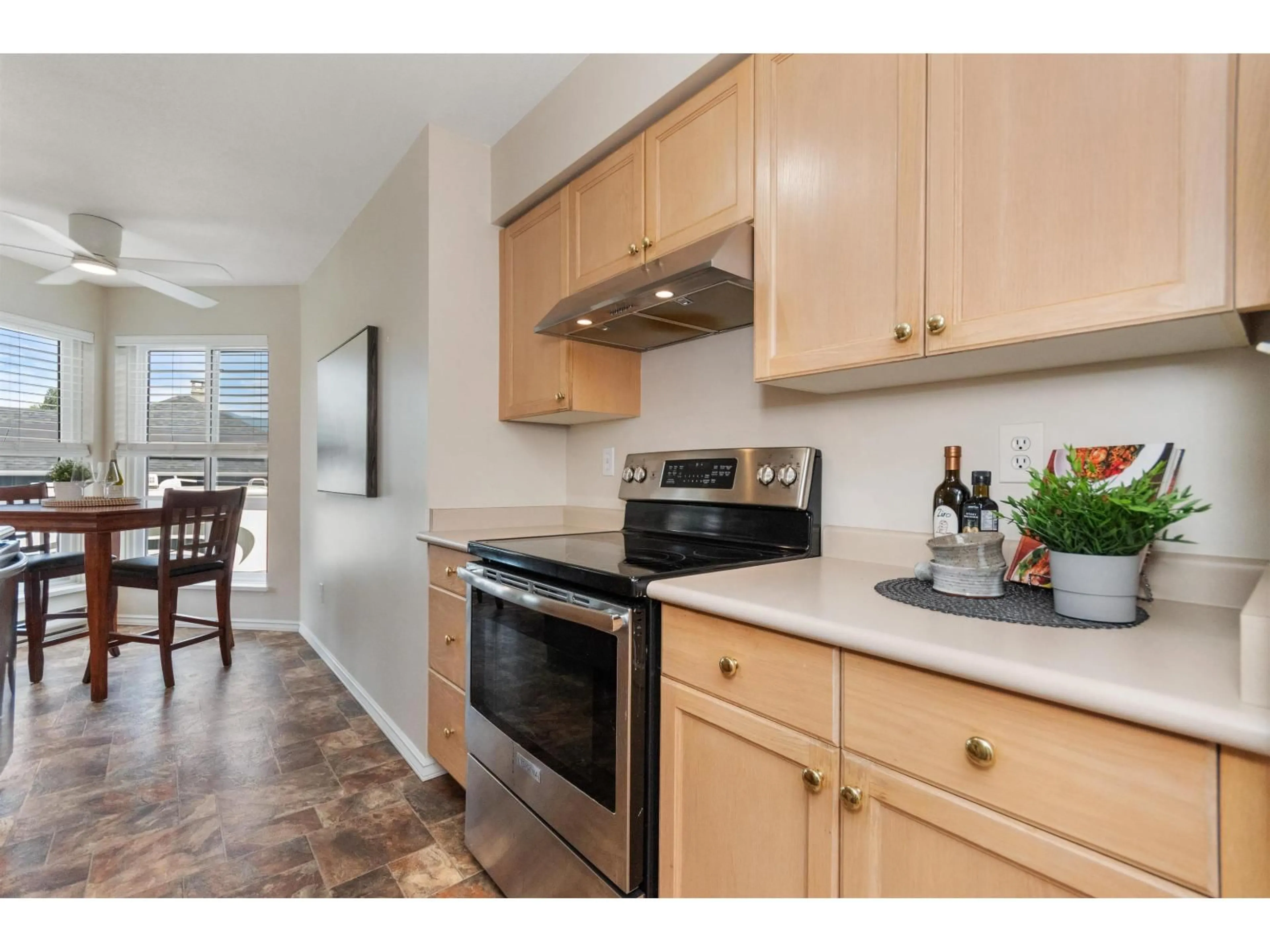 Standard kitchen, unknown for 205 - 45773 VICTORIA AVENUE, Chilliwack British Columbia V2P2T4