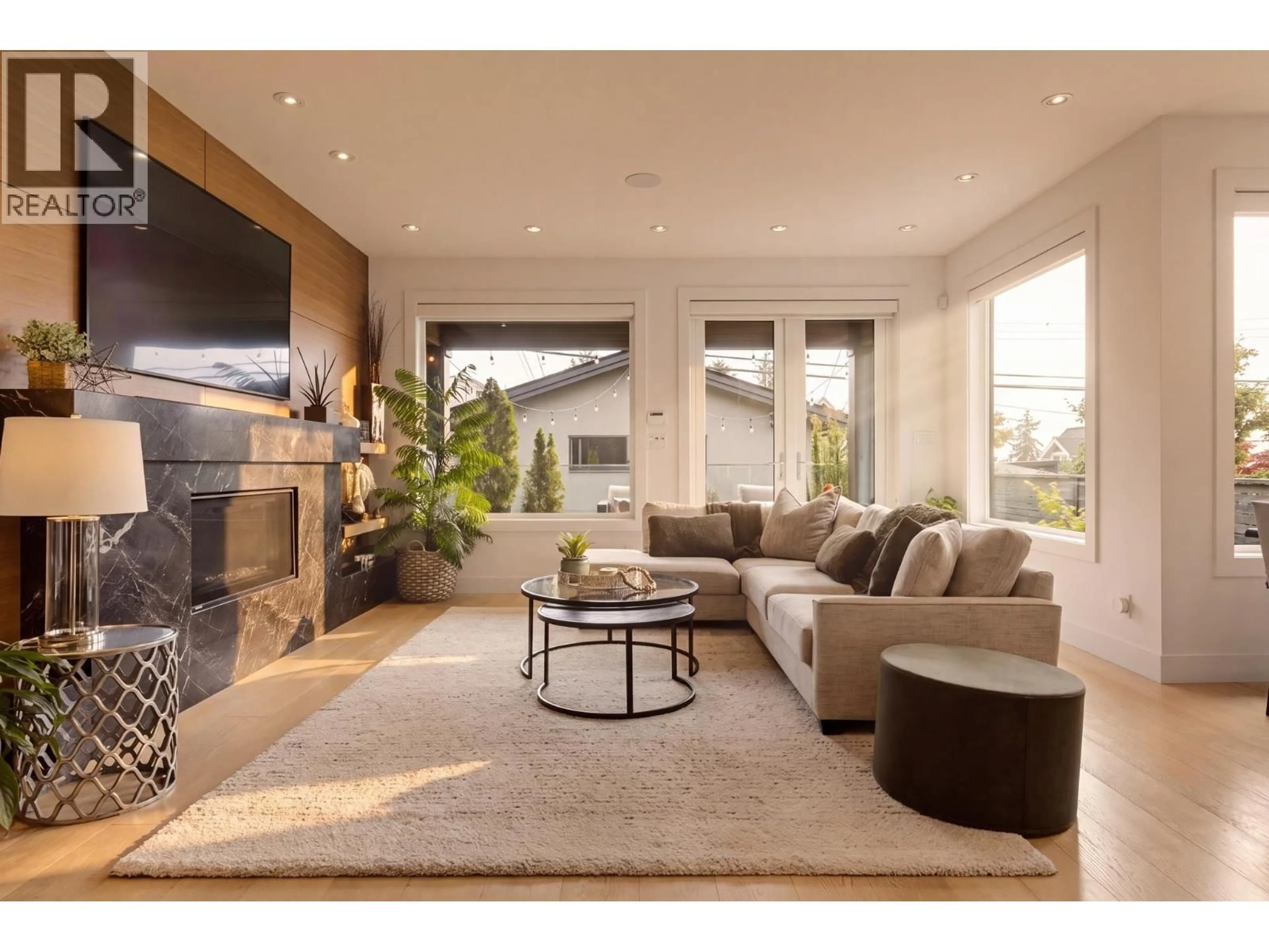 Living room with furniture, unknown for 351 28TH STREET, North Vancouver British Columbia V7N2J2