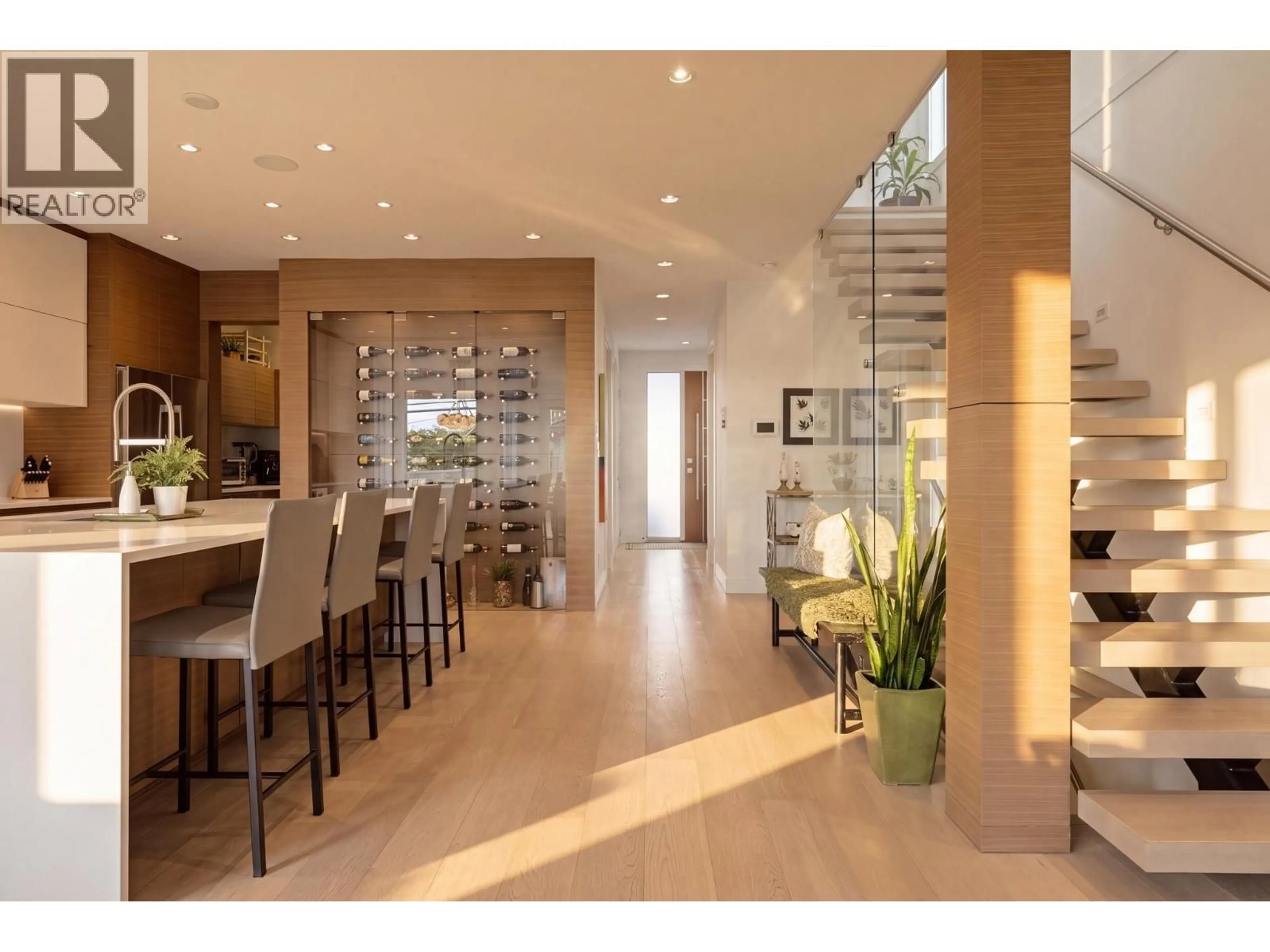 Indoor foyer for 351 28TH STREET, North Vancouver British Columbia V7N2J2