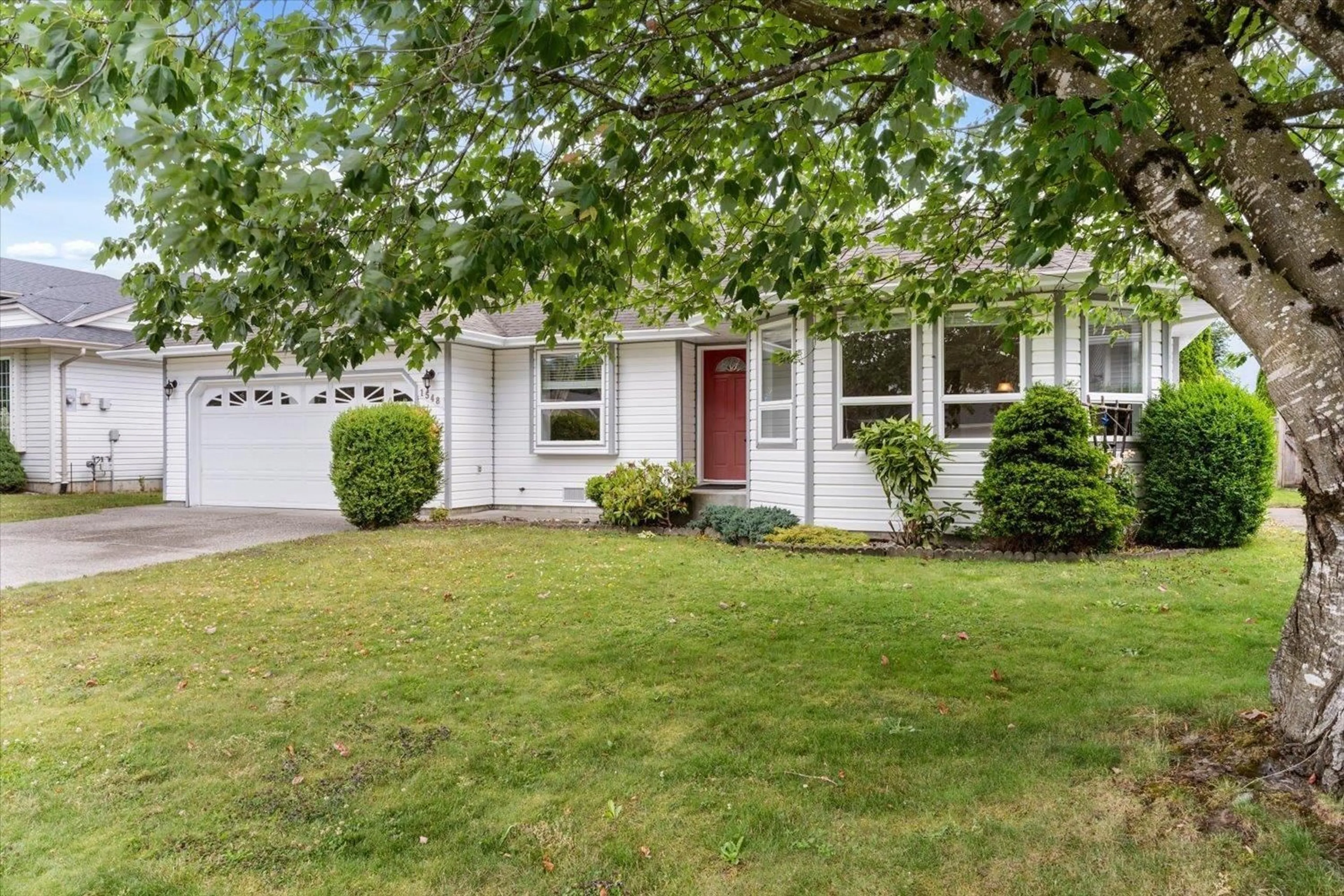 Home with vinyl exterior material, street for 1548 CANTERBURY DRIVE, Agassiz British Columbia V0M1A3
