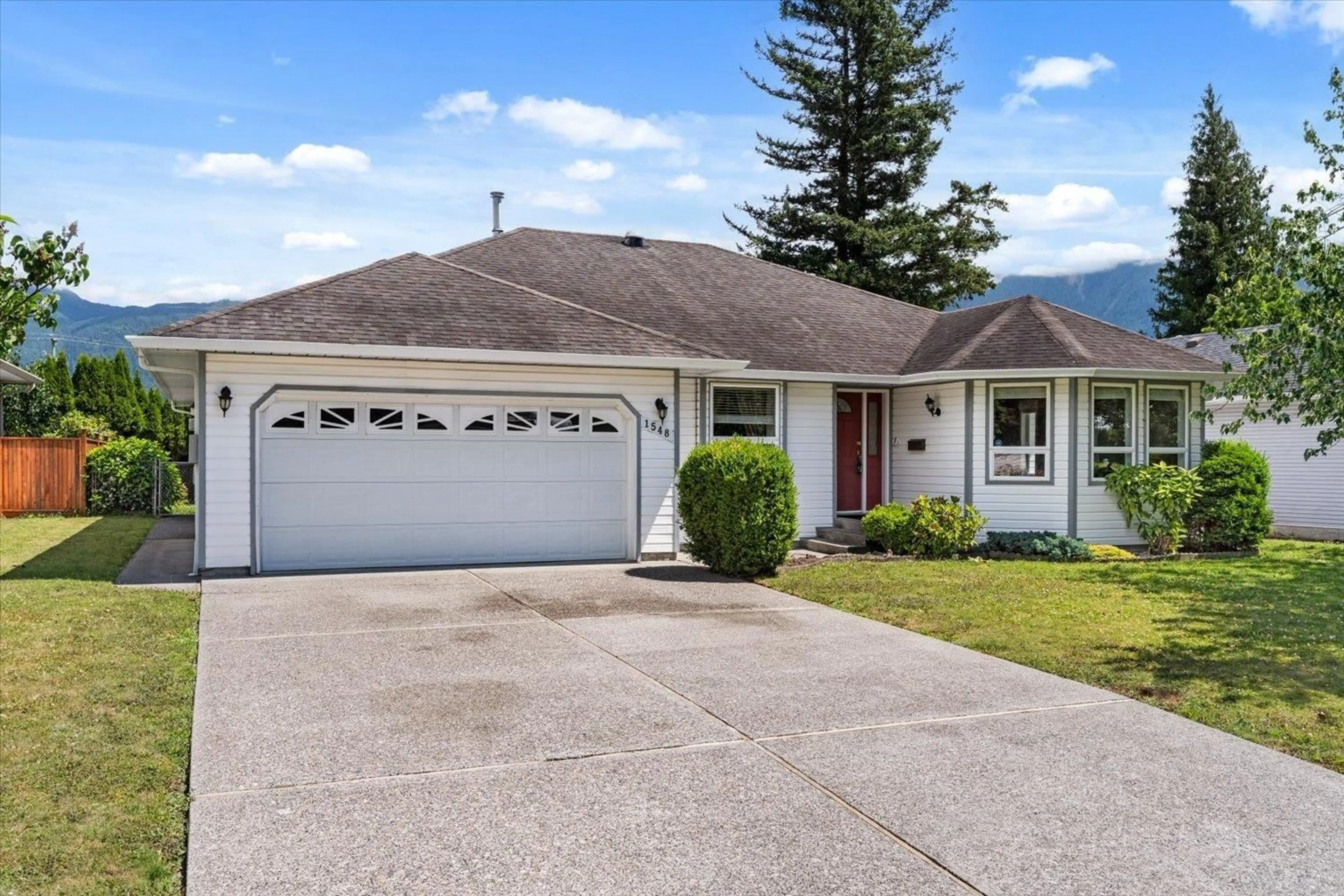 Home with vinyl exterior material, street for 1548 CANTERBURY DRIVE, Agassiz British Columbia V0M1A3