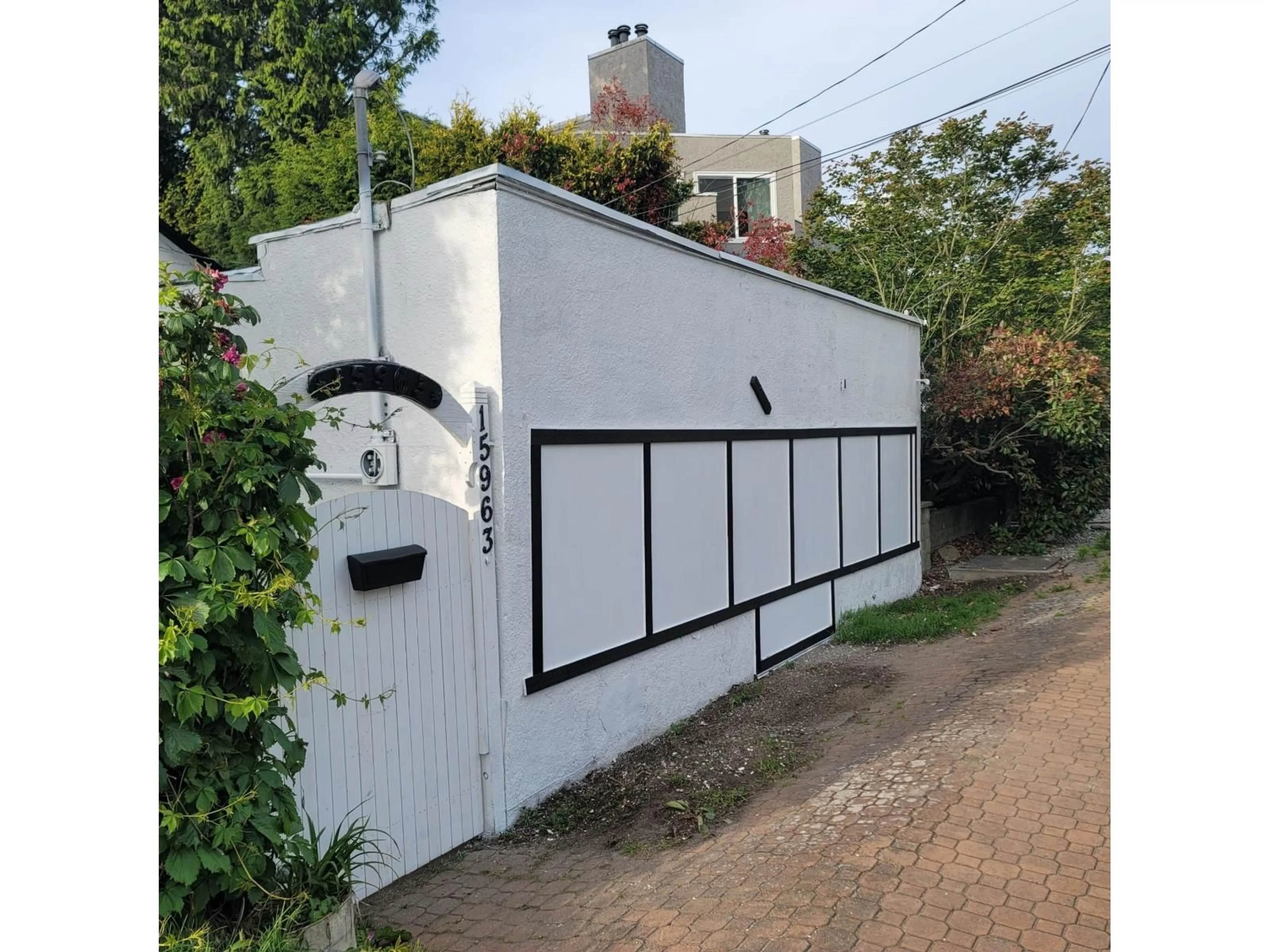 Shed for 15963 MARINE DRIVE, White Rock British Columbia V4B1G1