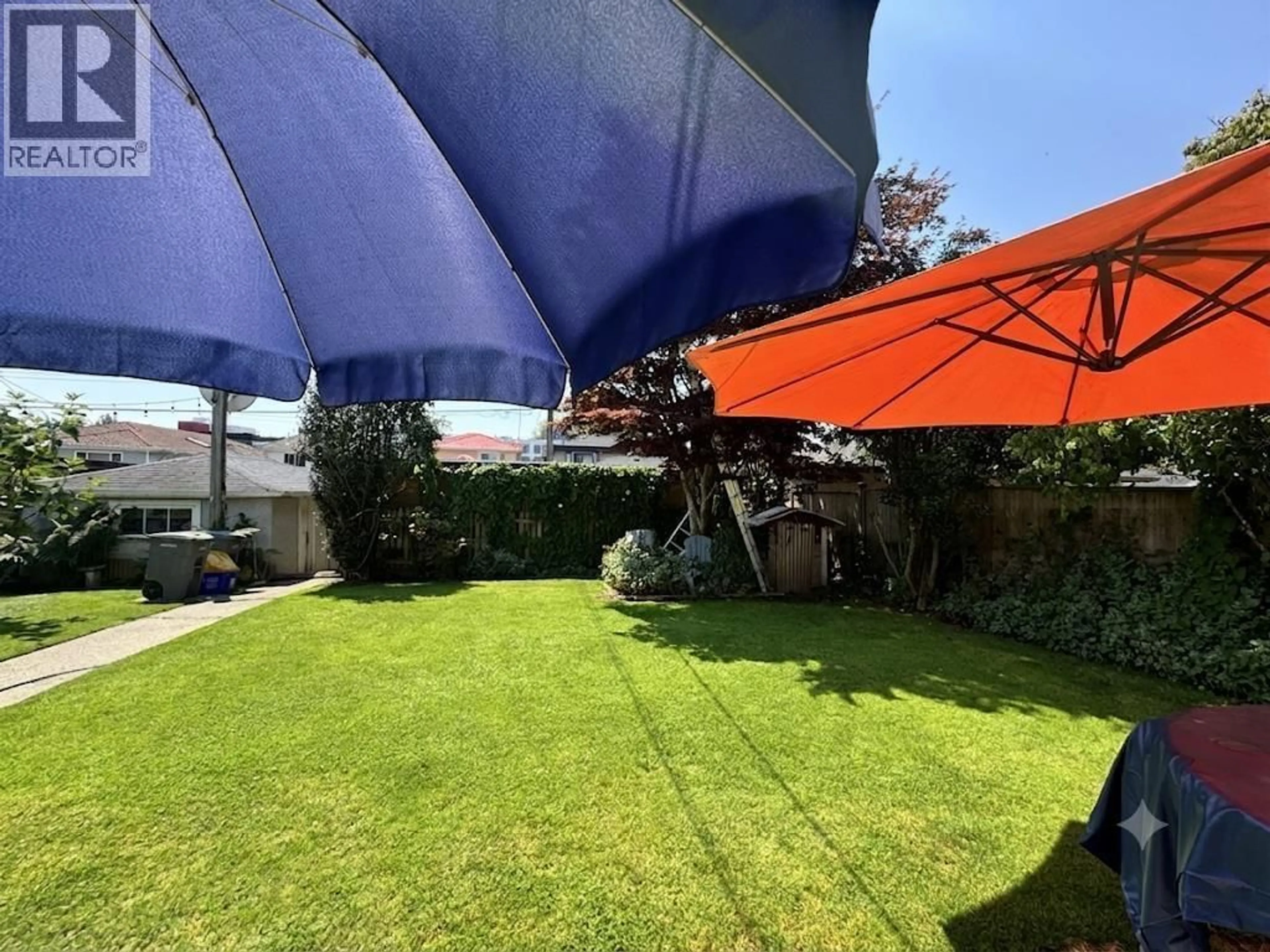 A pic from outside/outdoor area/front of a property/back of a property/a pic from drone, street for 156 47TH AVENUE, Vancouver British Columbia V5Y2X9