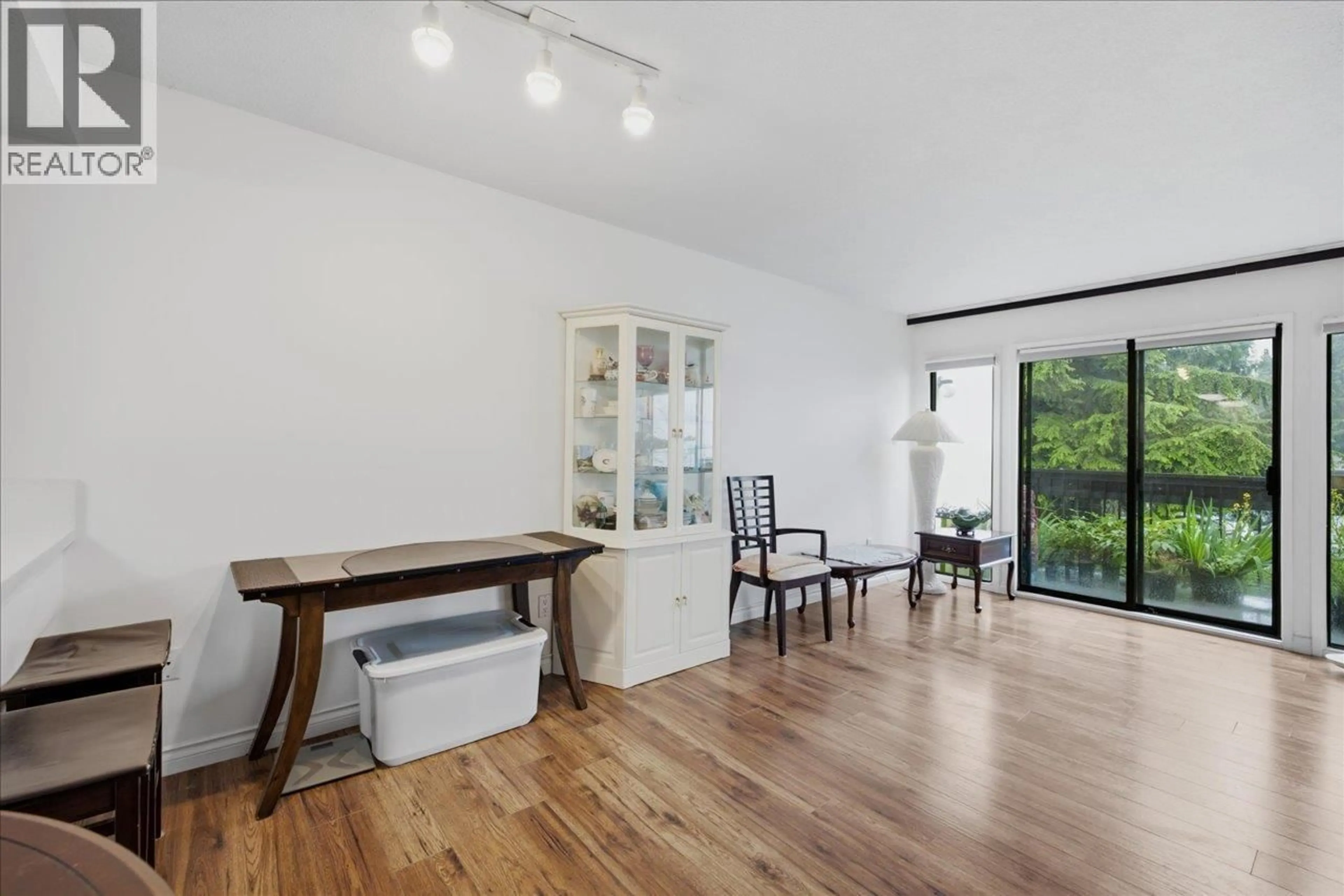 A pic of a room for 8 - 7363 MONTECITO DRIVE, Burnaby British Columbia V5A1R4