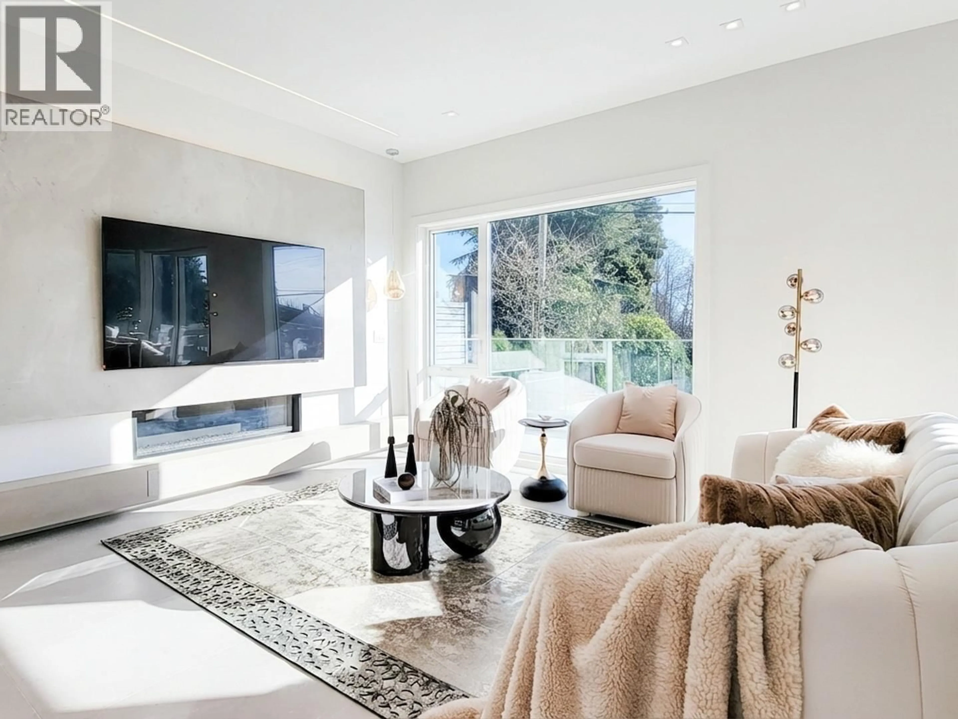 Living room with furniture, unknown for 2141 JEFFERSON AVENUE, West Vancouver British Columbia V7V2A6