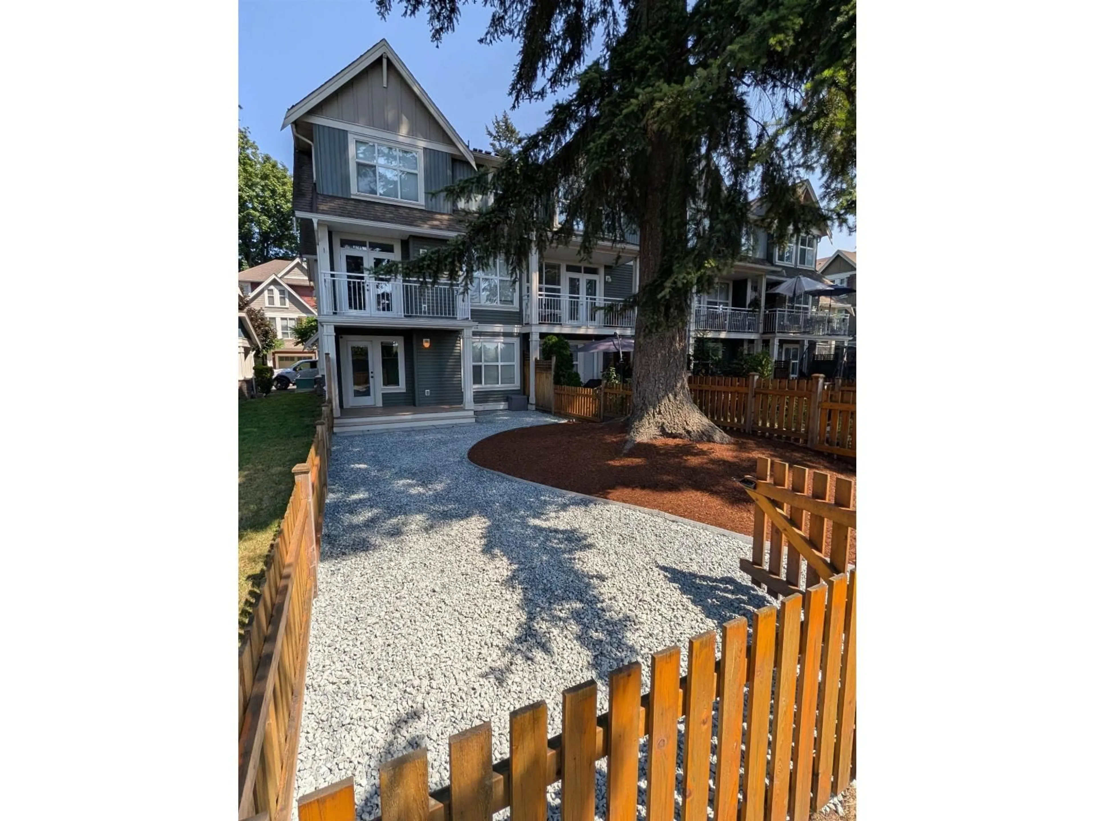 A pic from outside/outdoor area/front of a property/back of a property/a pic from drone, unknown for 43 - 5837 SAPPERS WAY, Chilliwack British Columbia V2R0G4