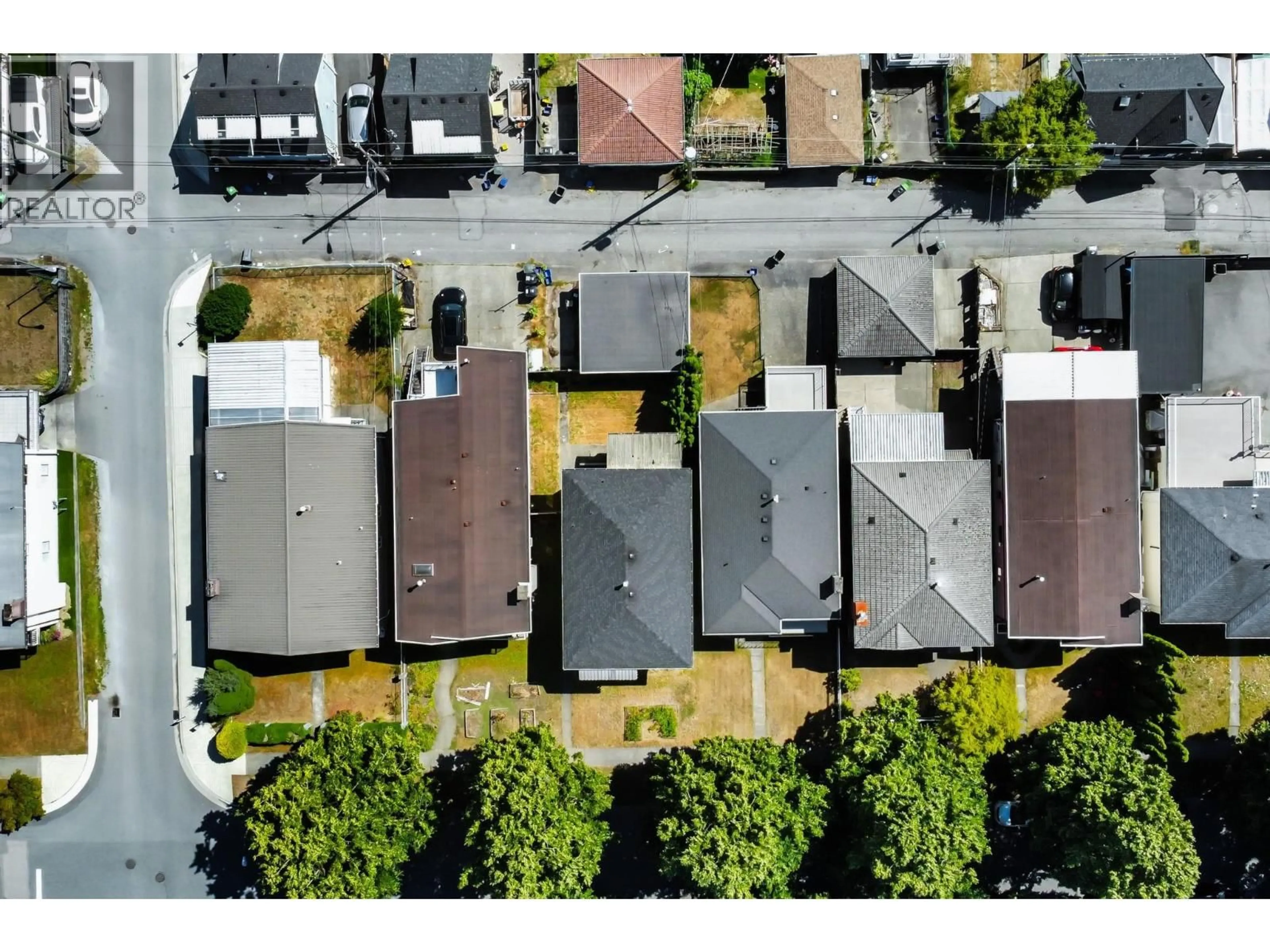 A pic from outside/outdoor area/front of a property/back of a property/a pic from drone, street for 3186 28TH AVENUE, Vancouver British Columbia V5R1S7