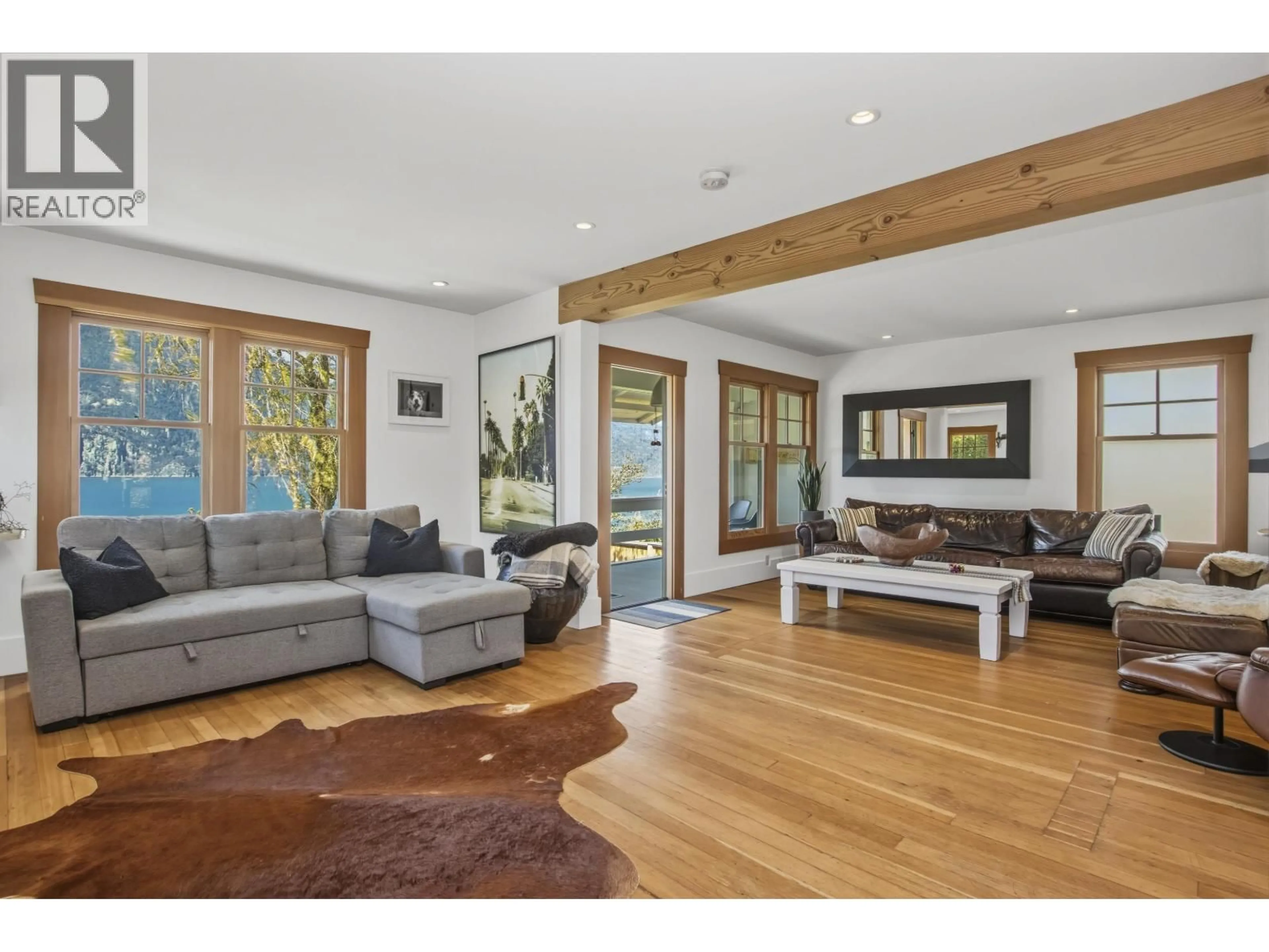 Living room with furniture, wood/laminate floor for 615 SHAUGHNESSY PLACE, Britannia Beach British Columbia V8B1J1
