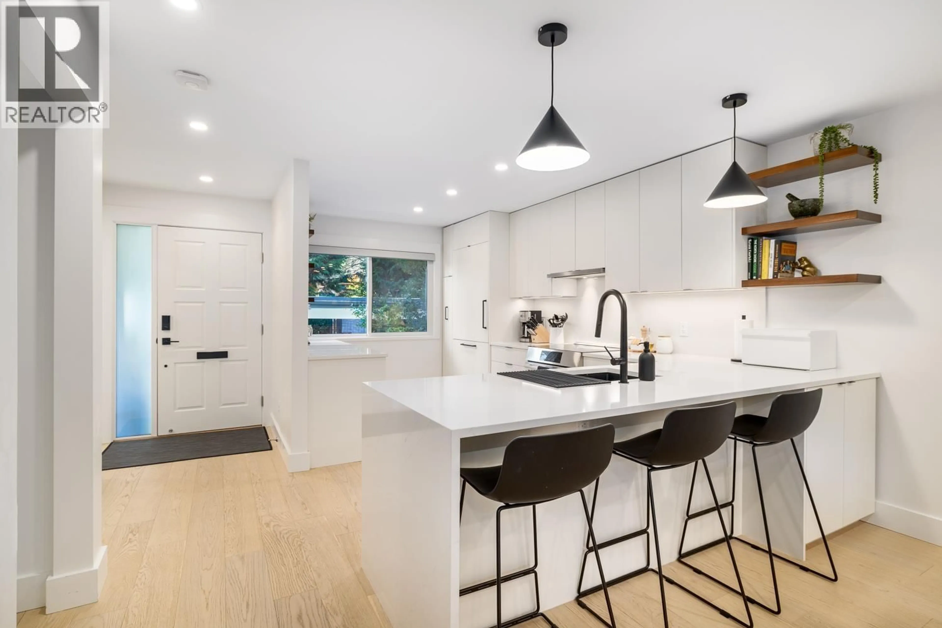 Open concept kitchen, ceramic/tile floor for 4663 HOSKINS ROAD, North Vancouver British Columbia V7K2R3