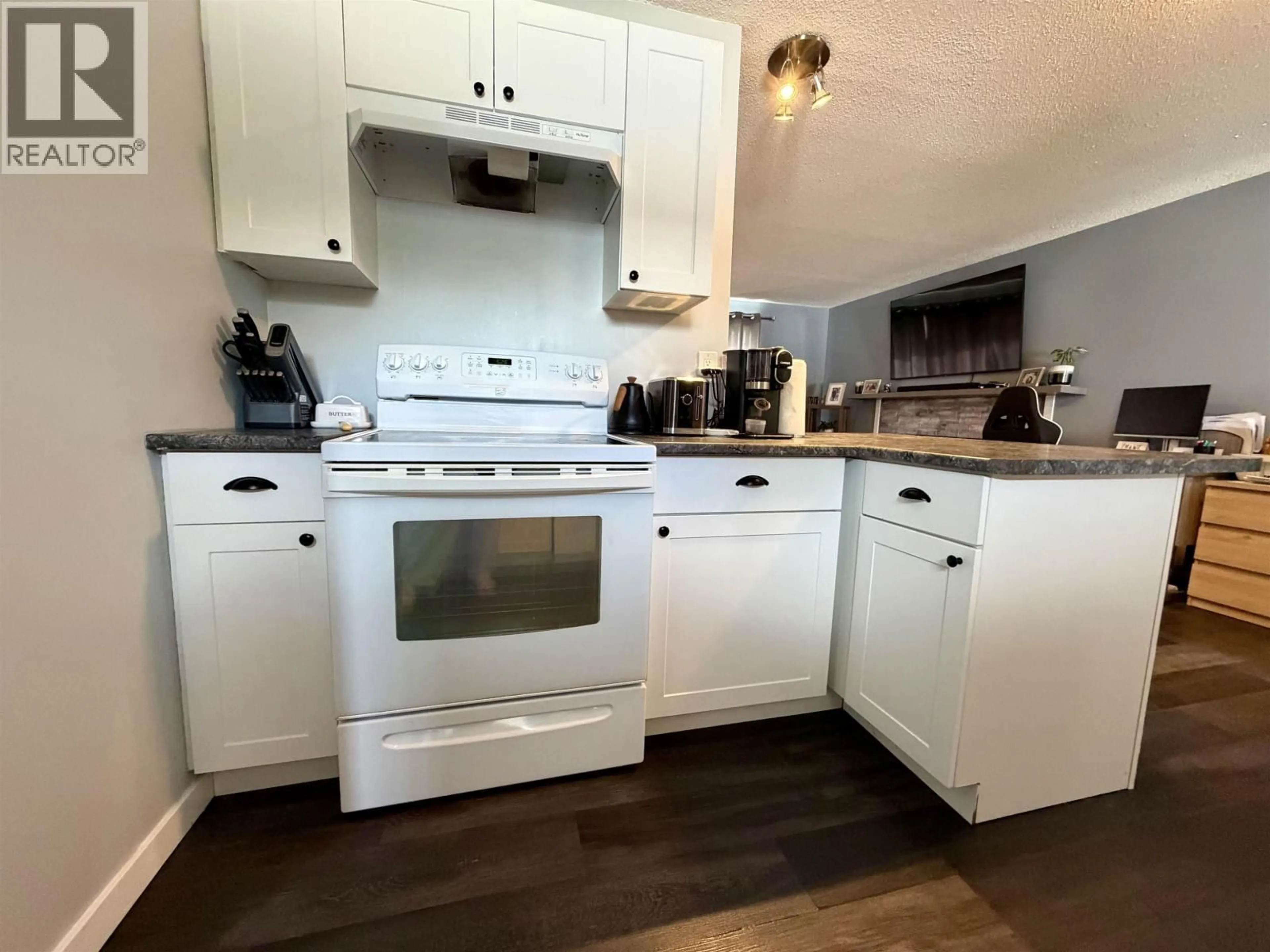 Standard kitchen, unknown for 6240 SIMON FRASER AVENUE, Prince George British Columbia V2N2N1