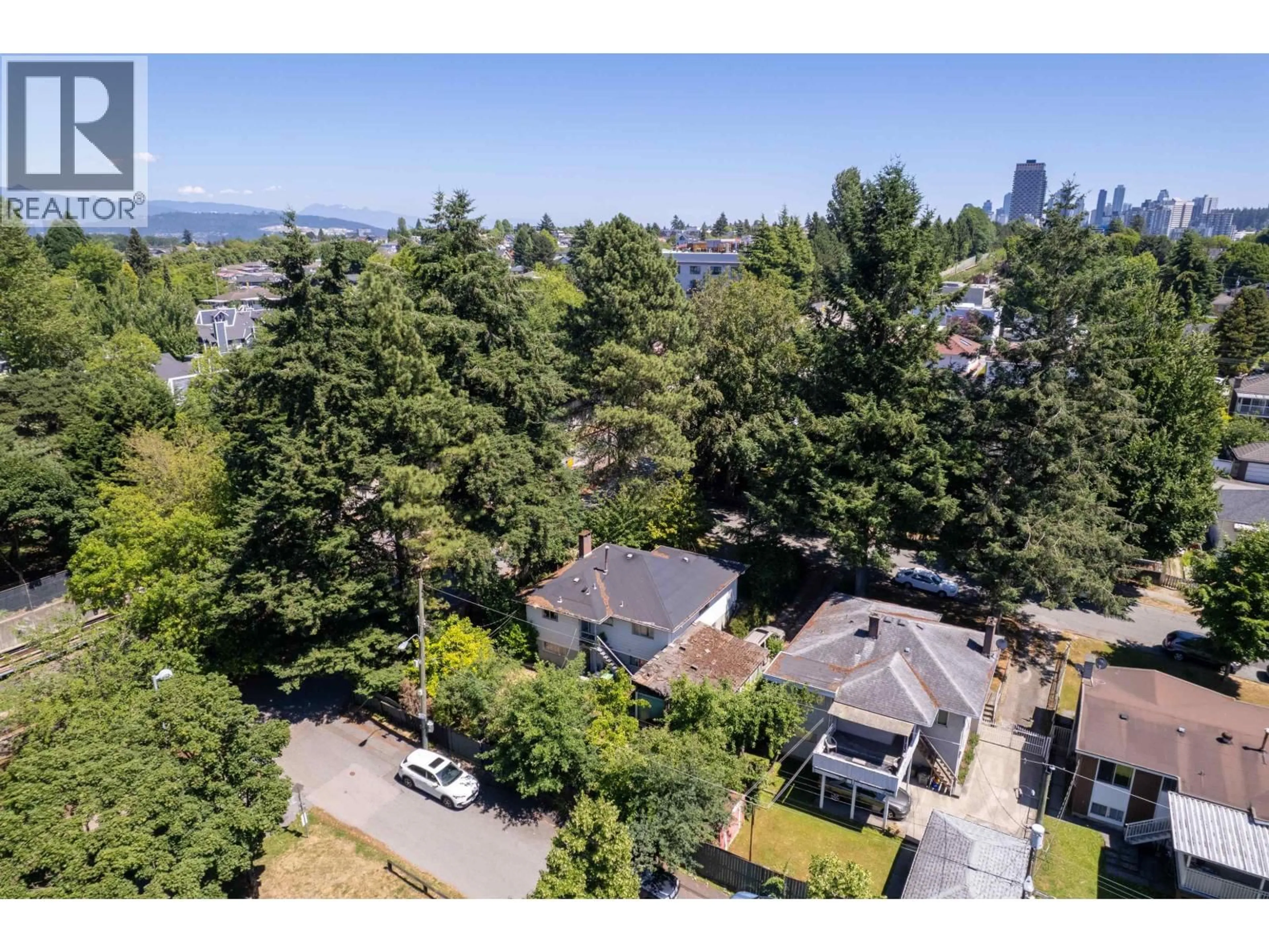 A pic from outside/outdoor area/front of a property/back of a property/a pic from drone, unknown for 4507 TODD STREET, Vancouver British Columbia V5R3P7