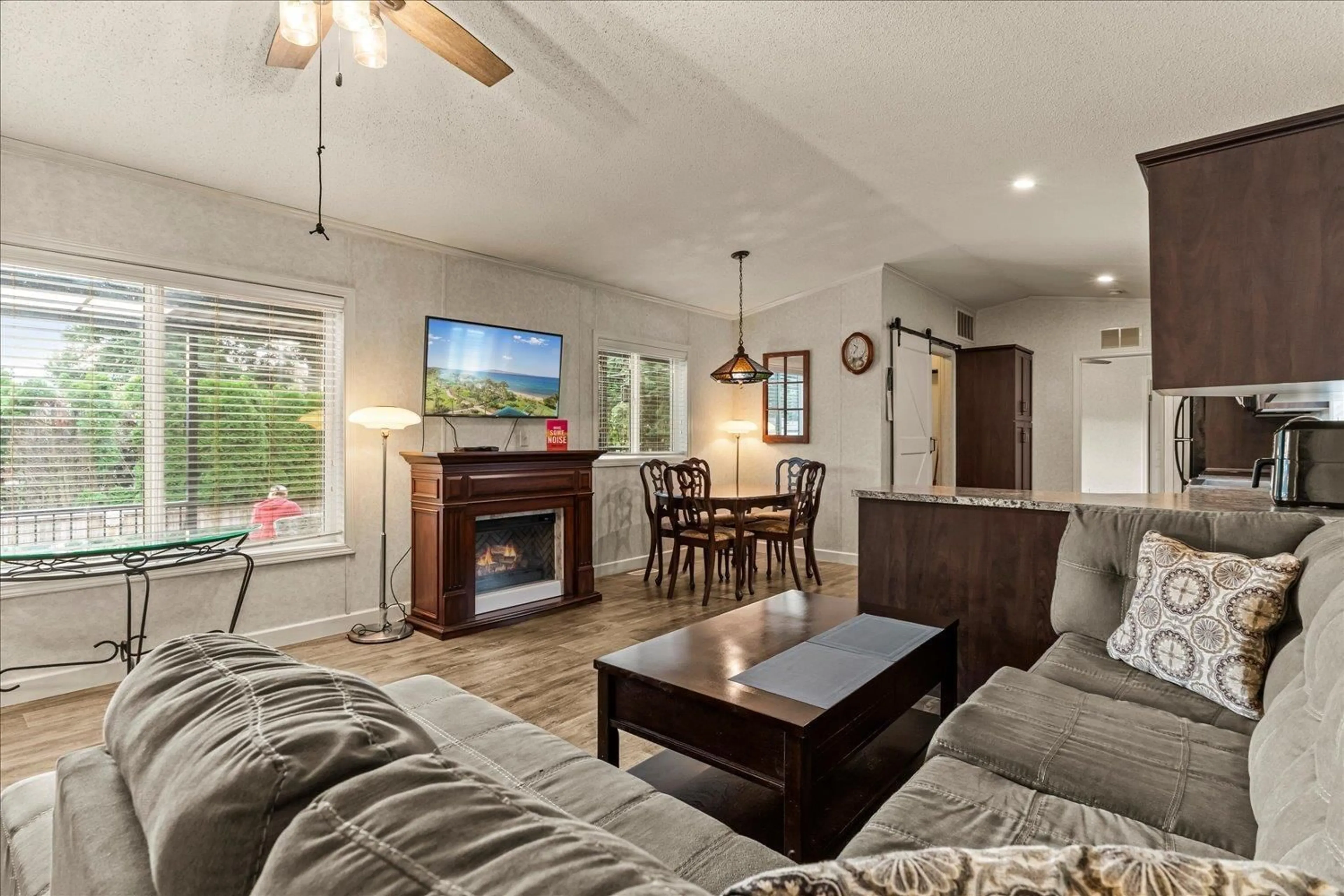Living room with furniture, wood/laminate floor for 9 - 41711 TAYLOR ROAD, Mission British Columbia V0M1G0