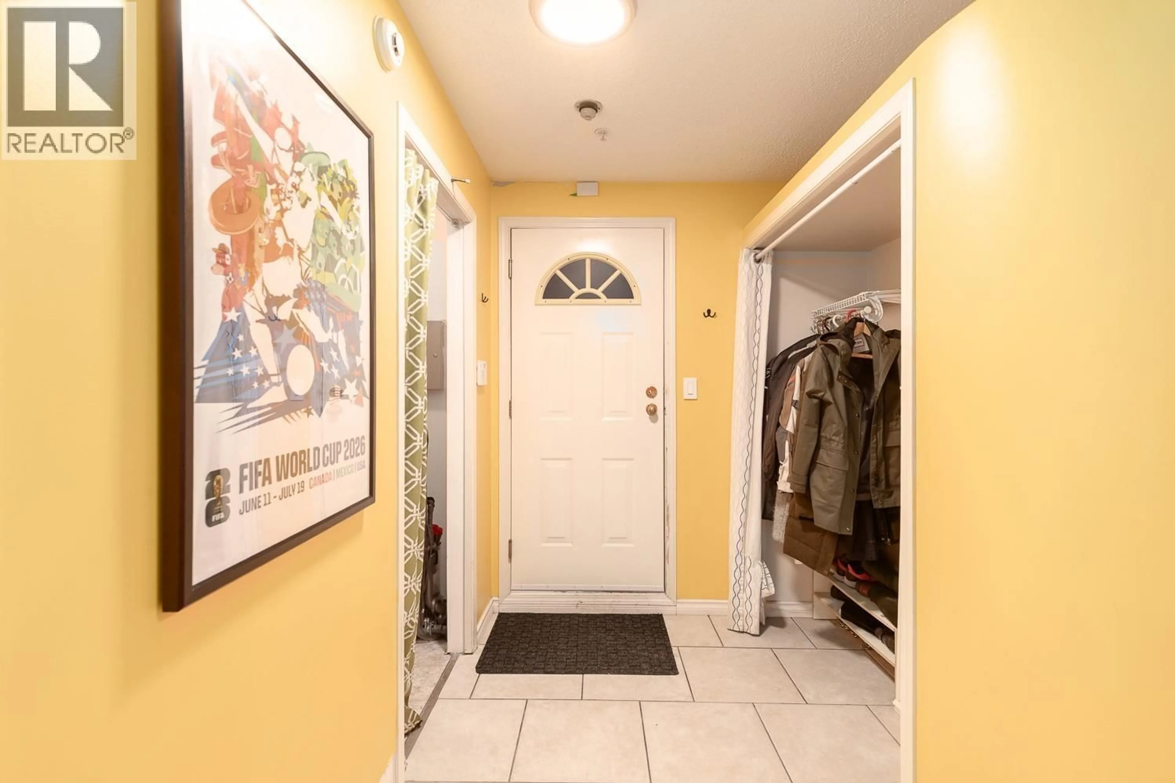 Indoor entryway for 106 - 876 14TH AVENUE, Vancouver British Columbia V5Z1R1