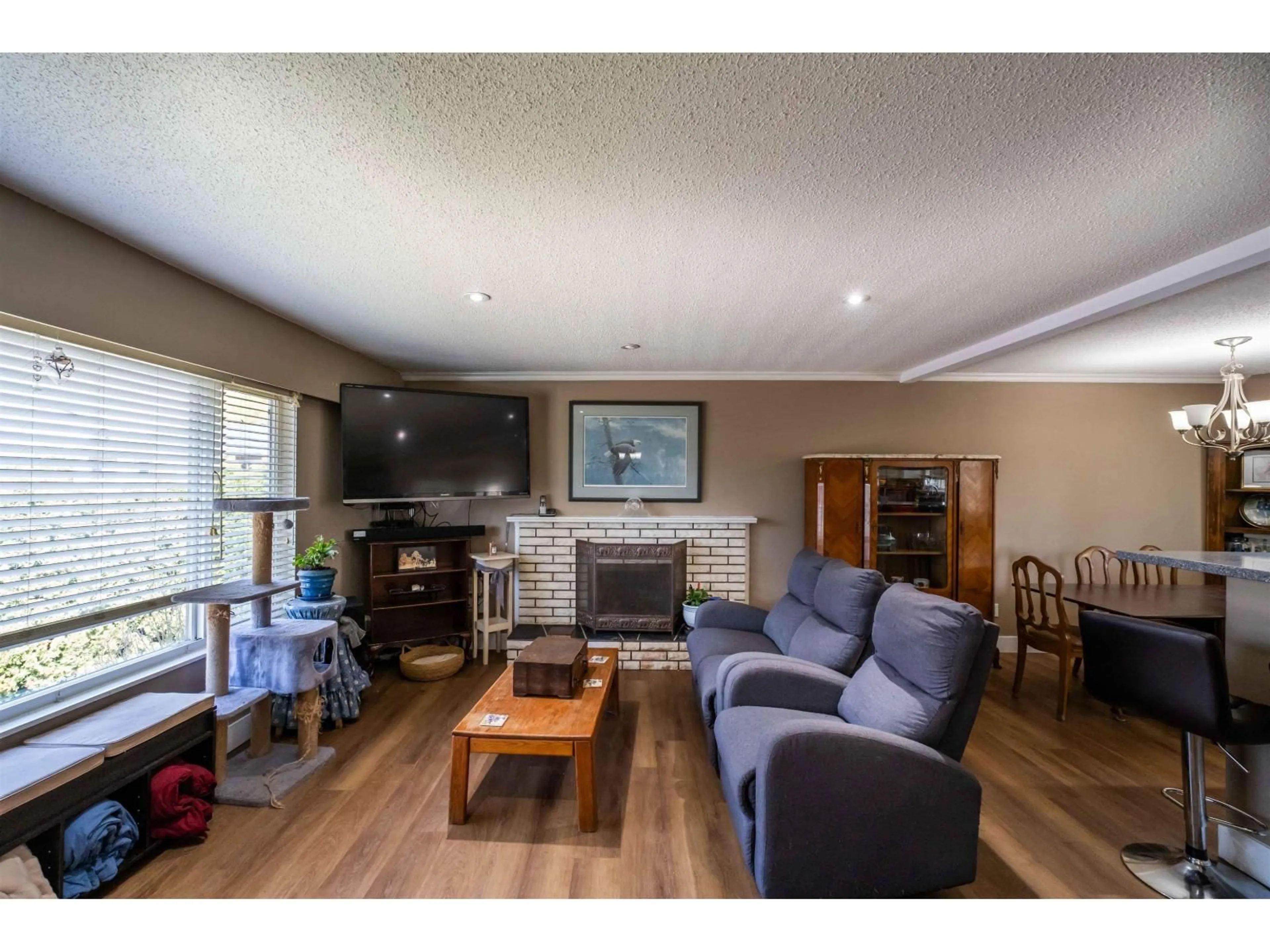 Living room with furniture, wood/laminate floor for 17884 57 AVENUE, Surrey British Columbia V3S1H3