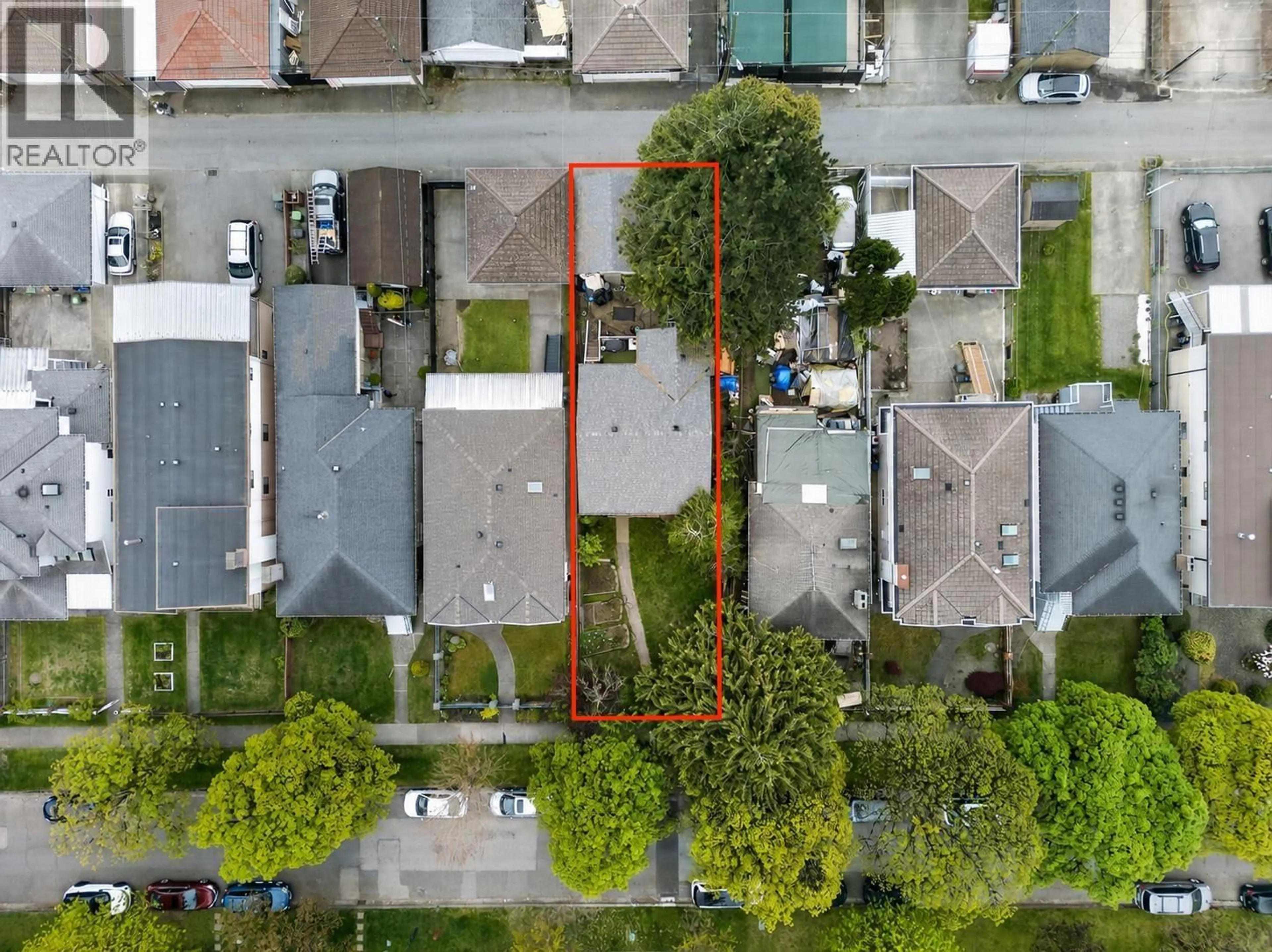 A pic from outside/outdoor area/front of a property/back of a property/a pic from drone, street for 2112 46TH AVENUE, Vancouver British Columbia V5P1P4