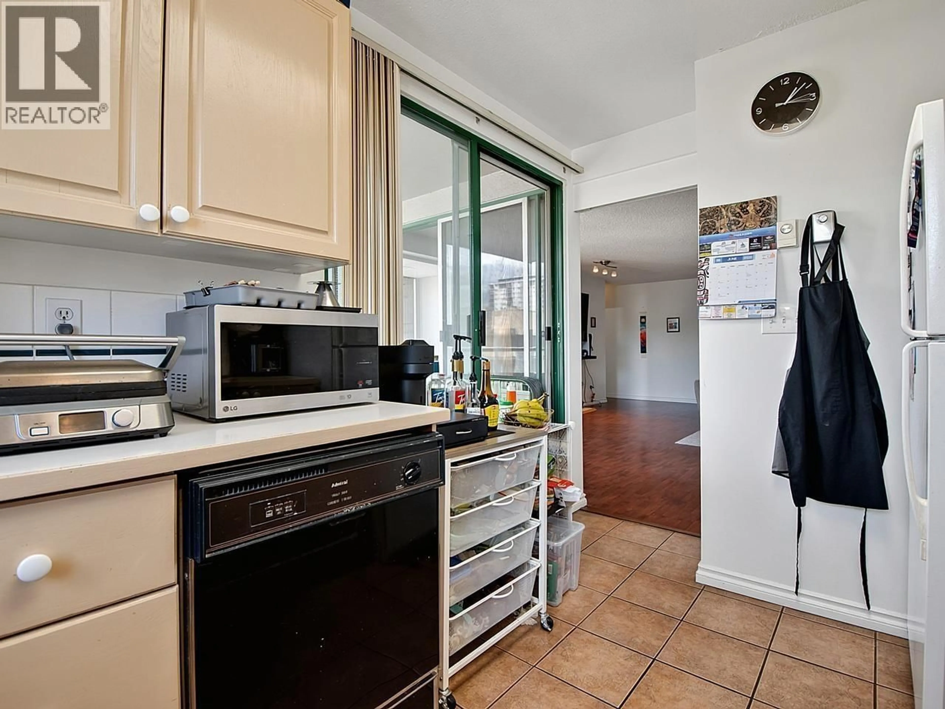 Standard kitchen, ceramic/tile floor for 1304 - 420 CARNARVON STREET, New Westminster British Columbia V3L5P1