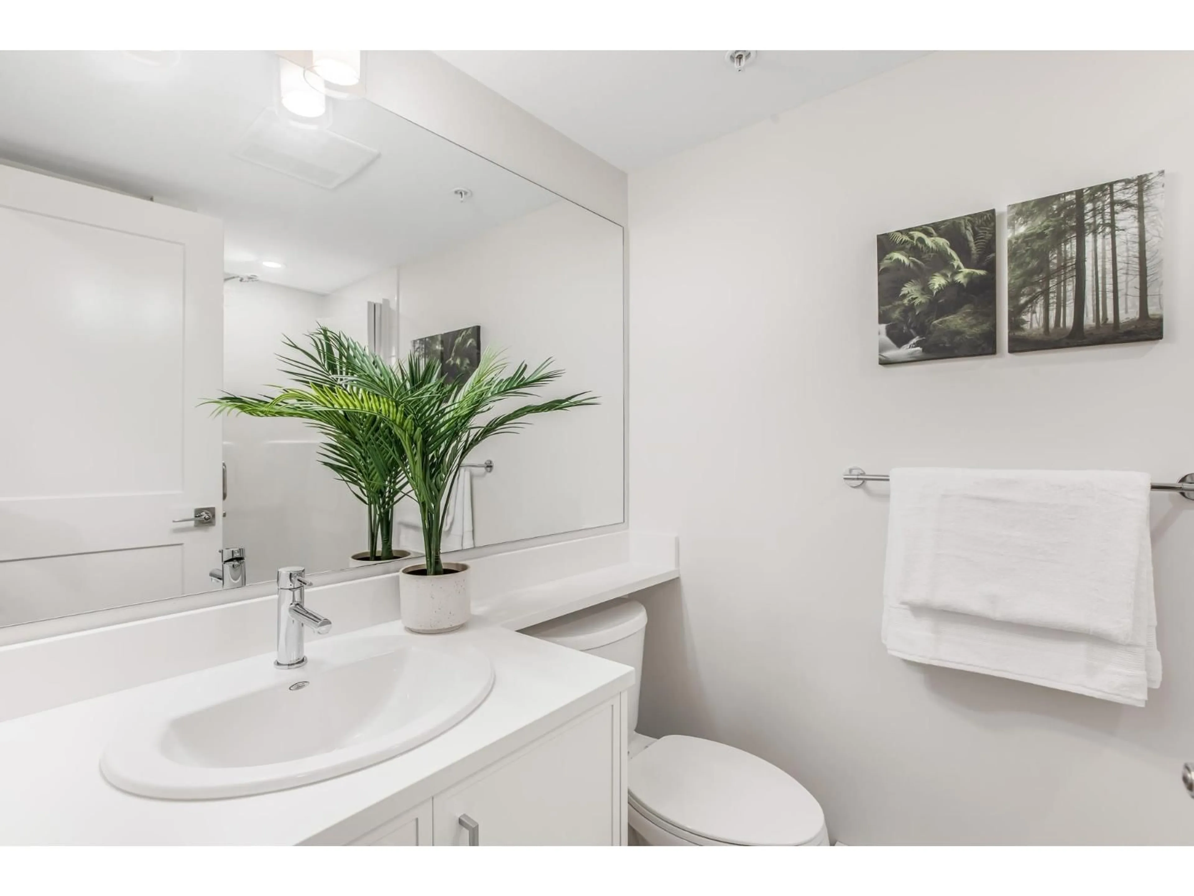 Standard bathroom, unknown for 27 - 7919 204B STREET, Langley British Columbia V2Y3T7