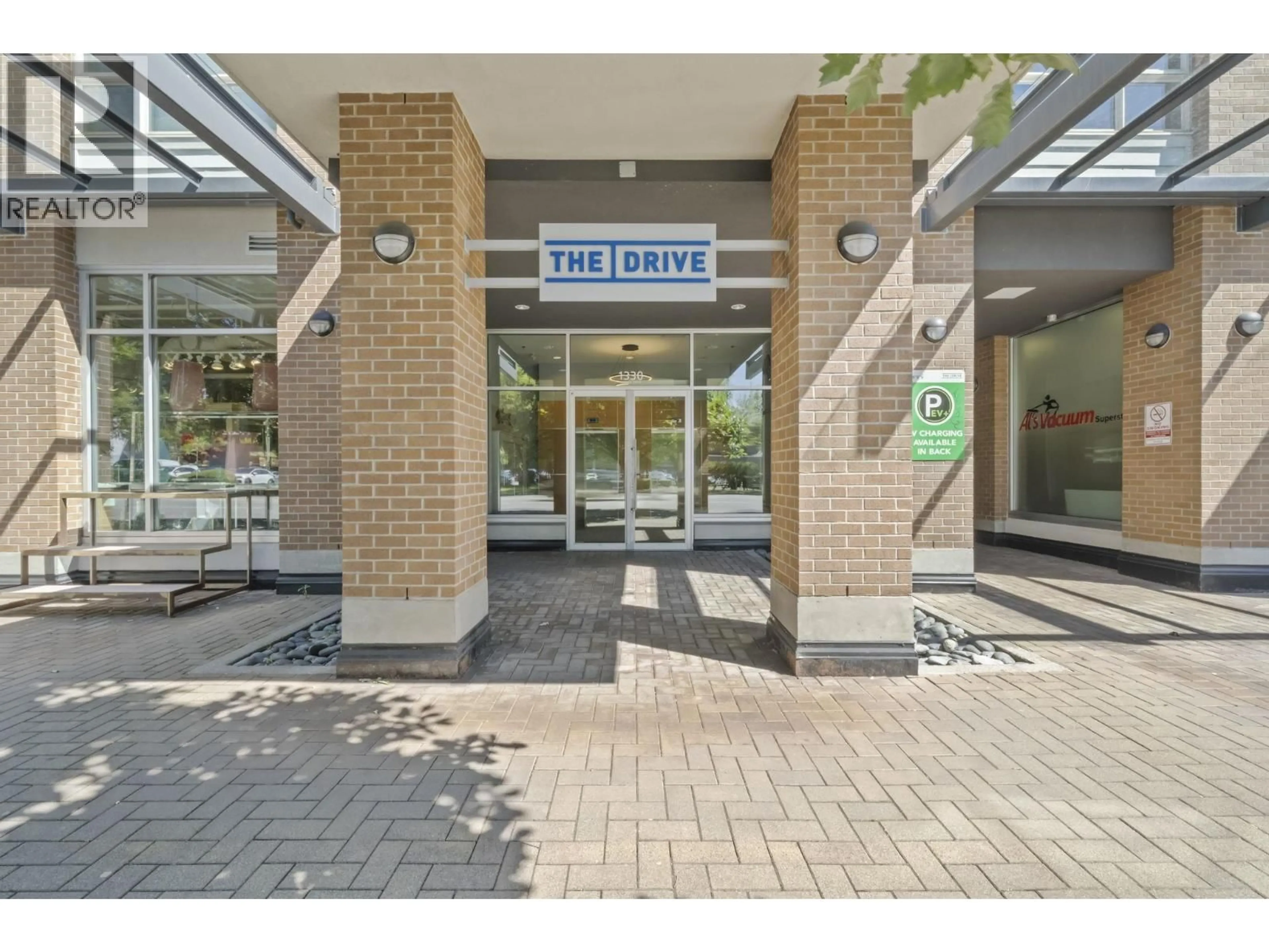 Indoor foyer for 324 - 1330 MARINE DRIVE, North Vancouver British Columbia V7P1T4