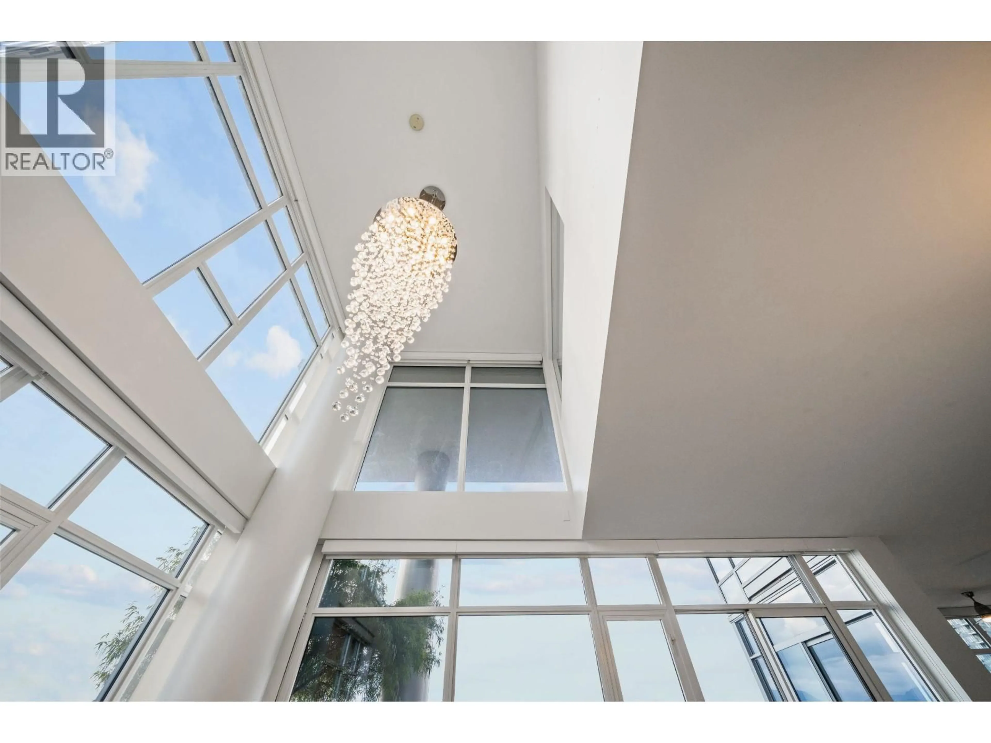 Indoor foyer for 2803 - 4688 KINGSWAY AVENUE, Burnaby British Columbia V5H0E9