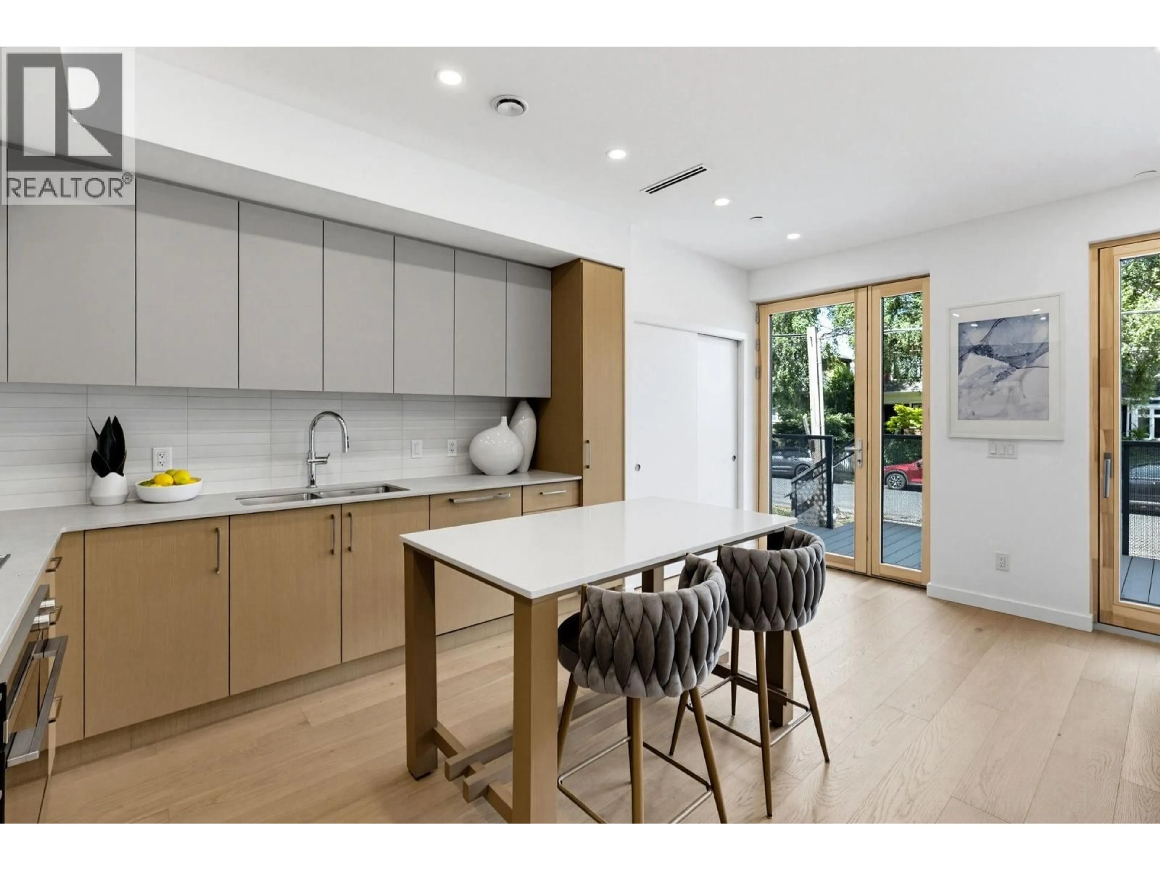 Open concept kitchen, unknown for 1 - 60 17TH AVENUE, Vancouver British Columbia V5V1A2