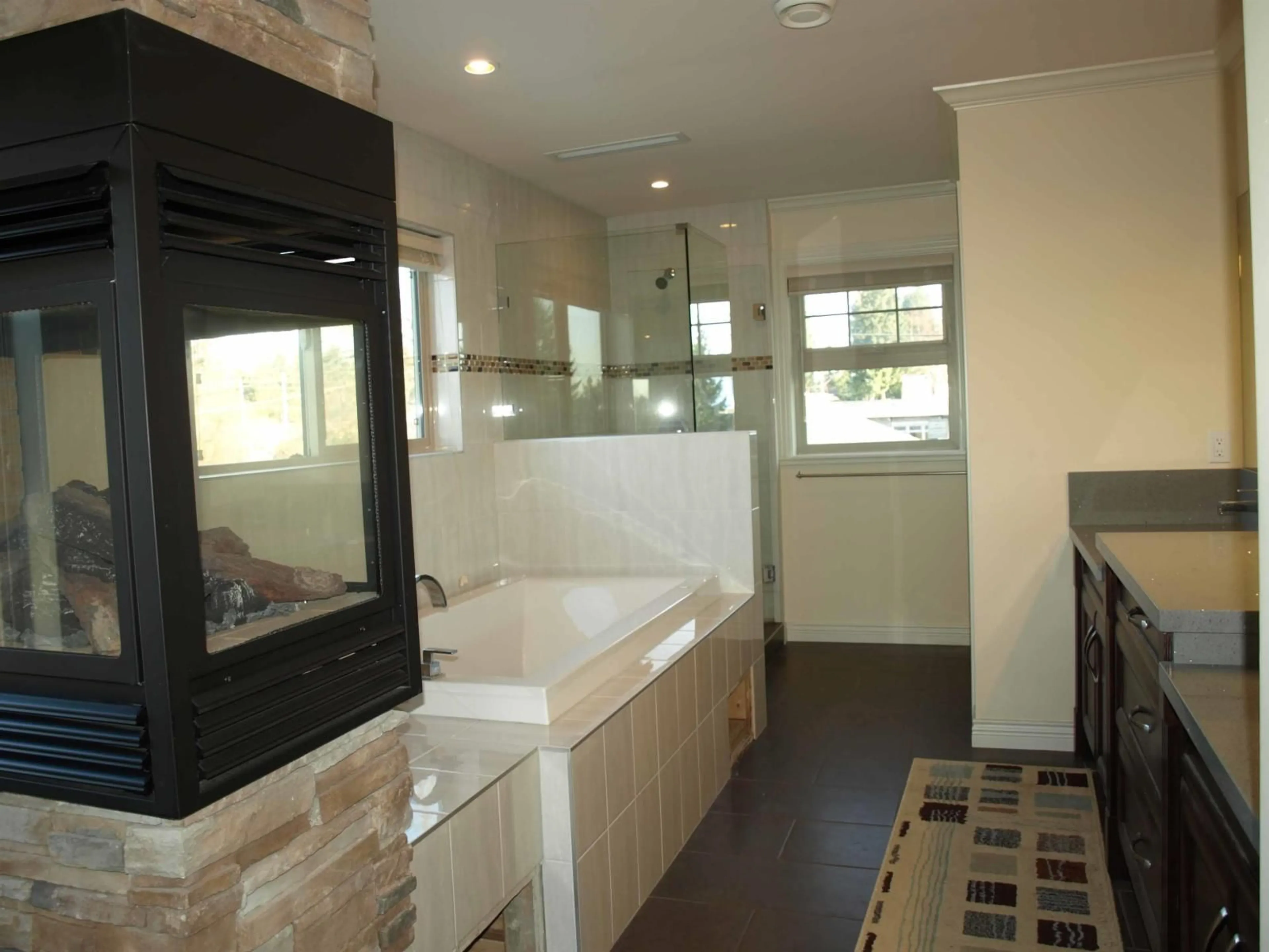 Contemporary bathroom, ceramic/tile floor for 9153 TRATTLE STREET, Langley British Columbia V1M2R6