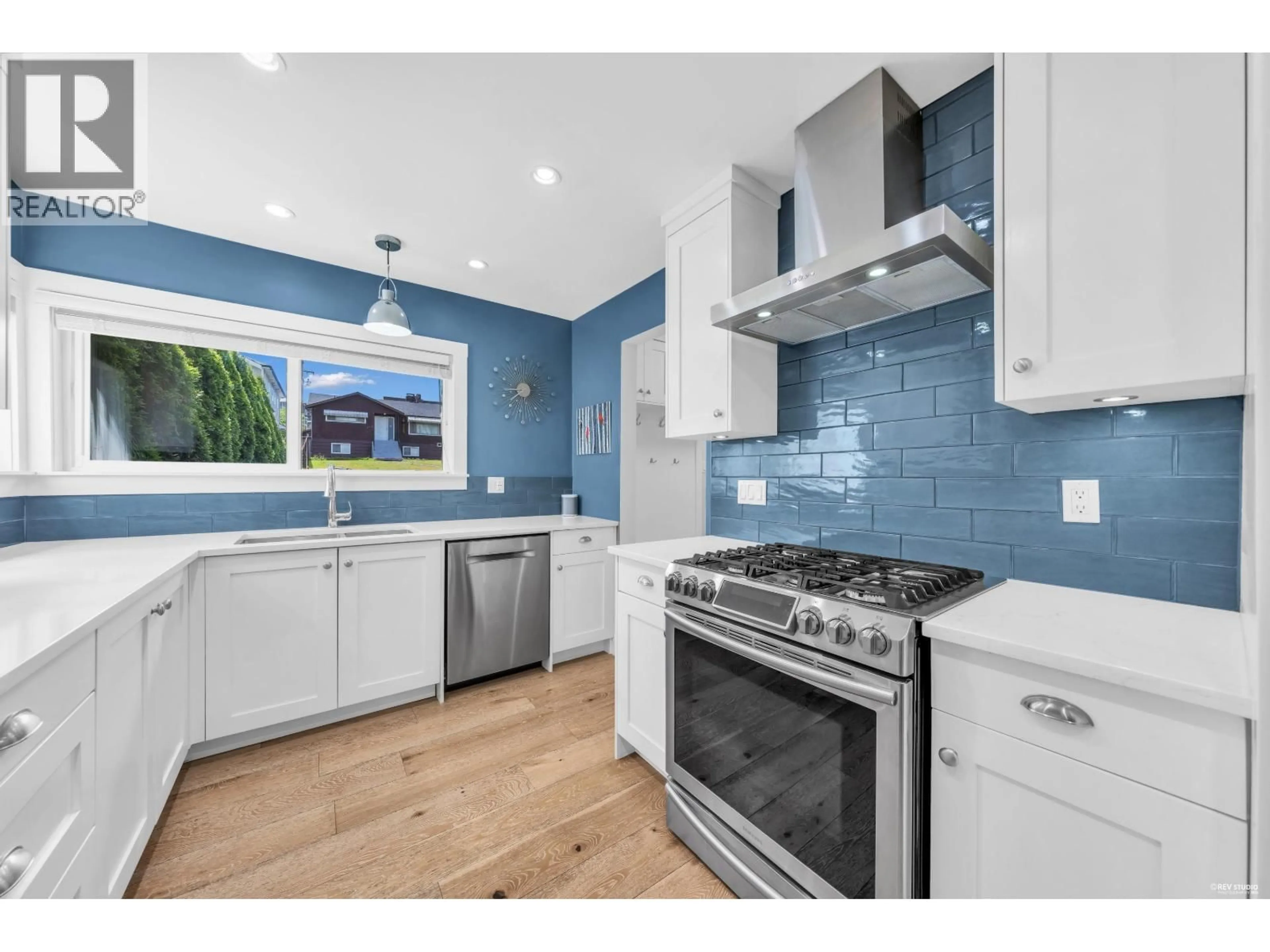 Open concept kitchen, ceramic/tile floor for 3335 CHURCH STREET, Vancouver British Columbia V5R4W7