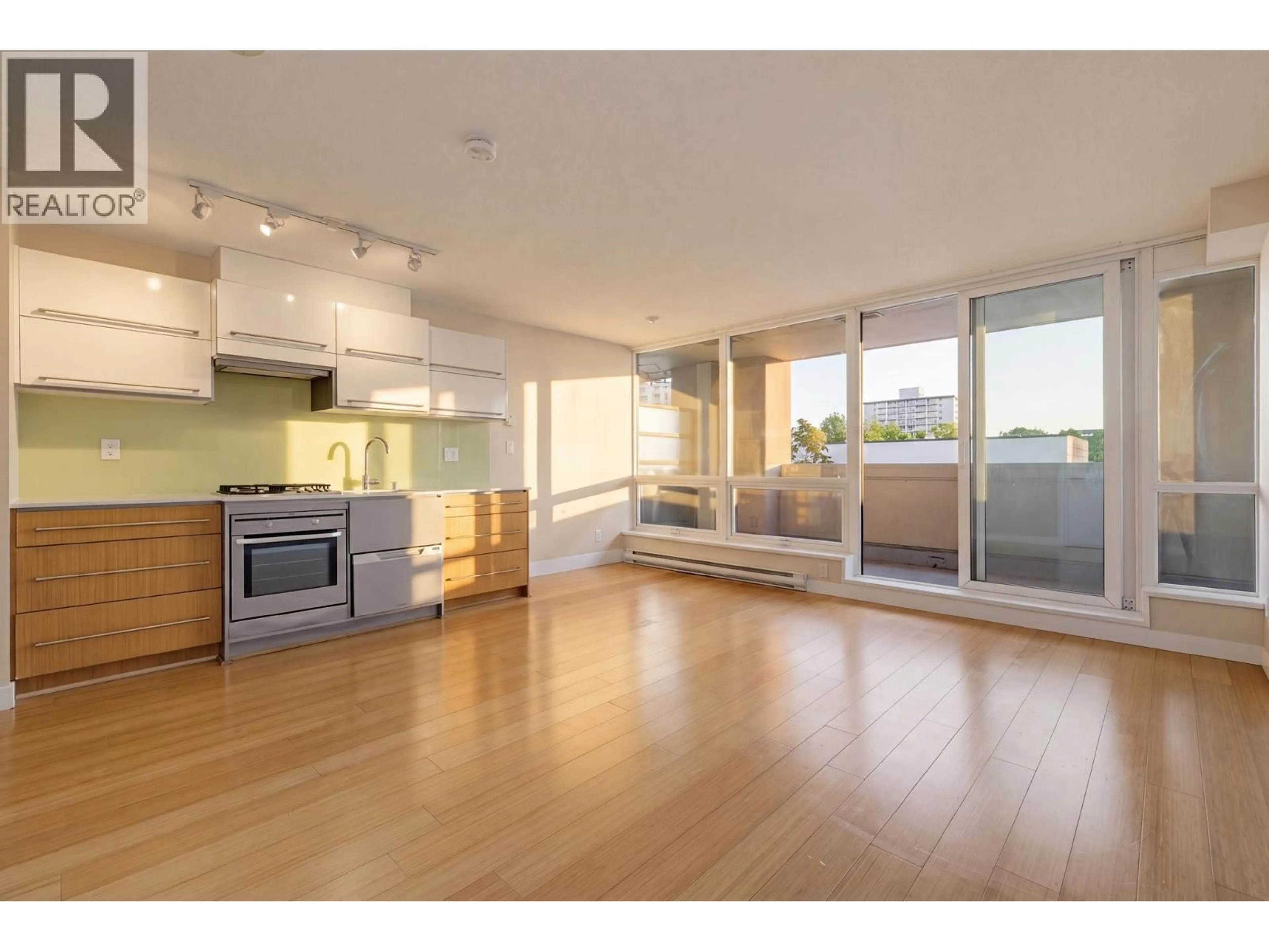 Open concept kitchen, wood/laminate floor for 410 - 718 MAIN STREET, Vancouver British Columbia V6A0B1