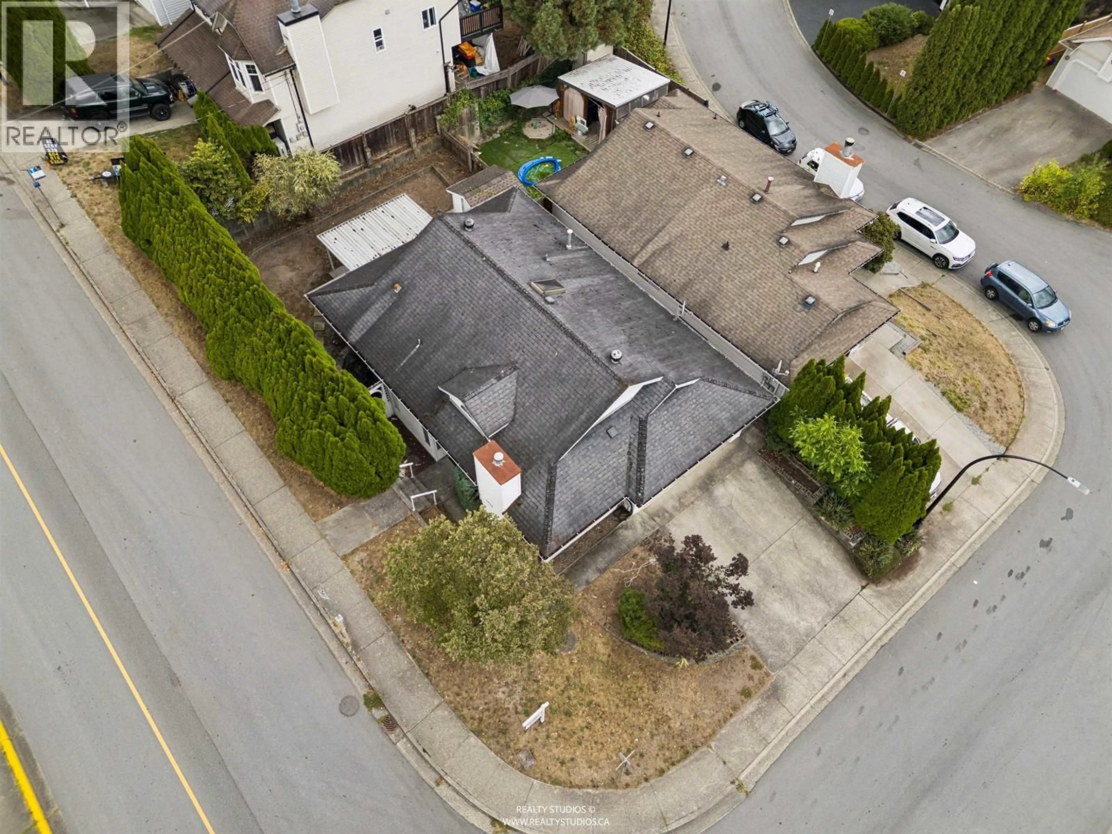 A pic from outside/outdoor area/front of a property/back of a property/a pic from drone, street for 11638 225 STREET, Maple Ridge British Columbia V2X6E4
