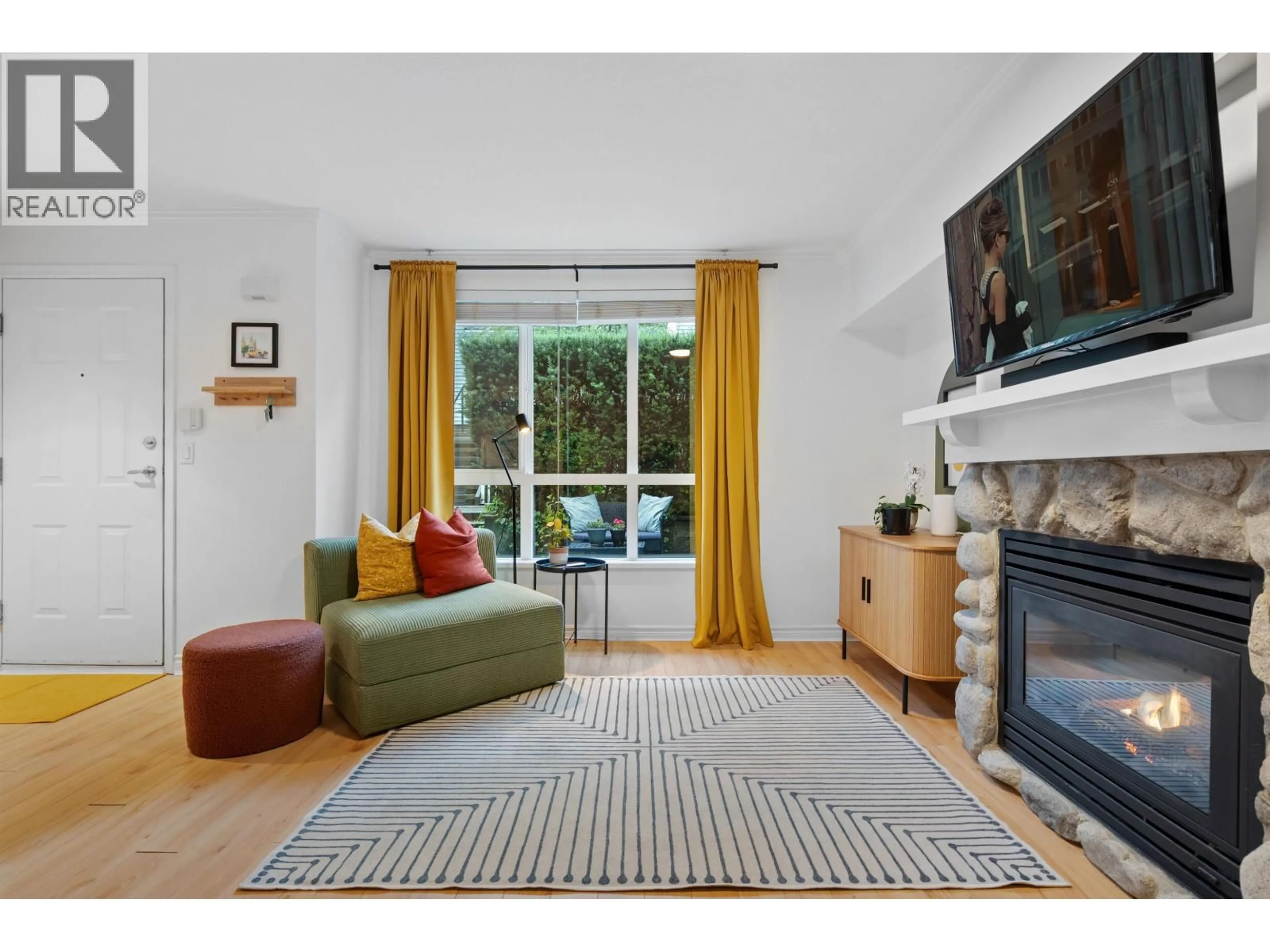 Living room with furniture, unknown for 3 - 1005 LYNN VALLEY ROAD, North Vancouver British Columbia V7J1Z6