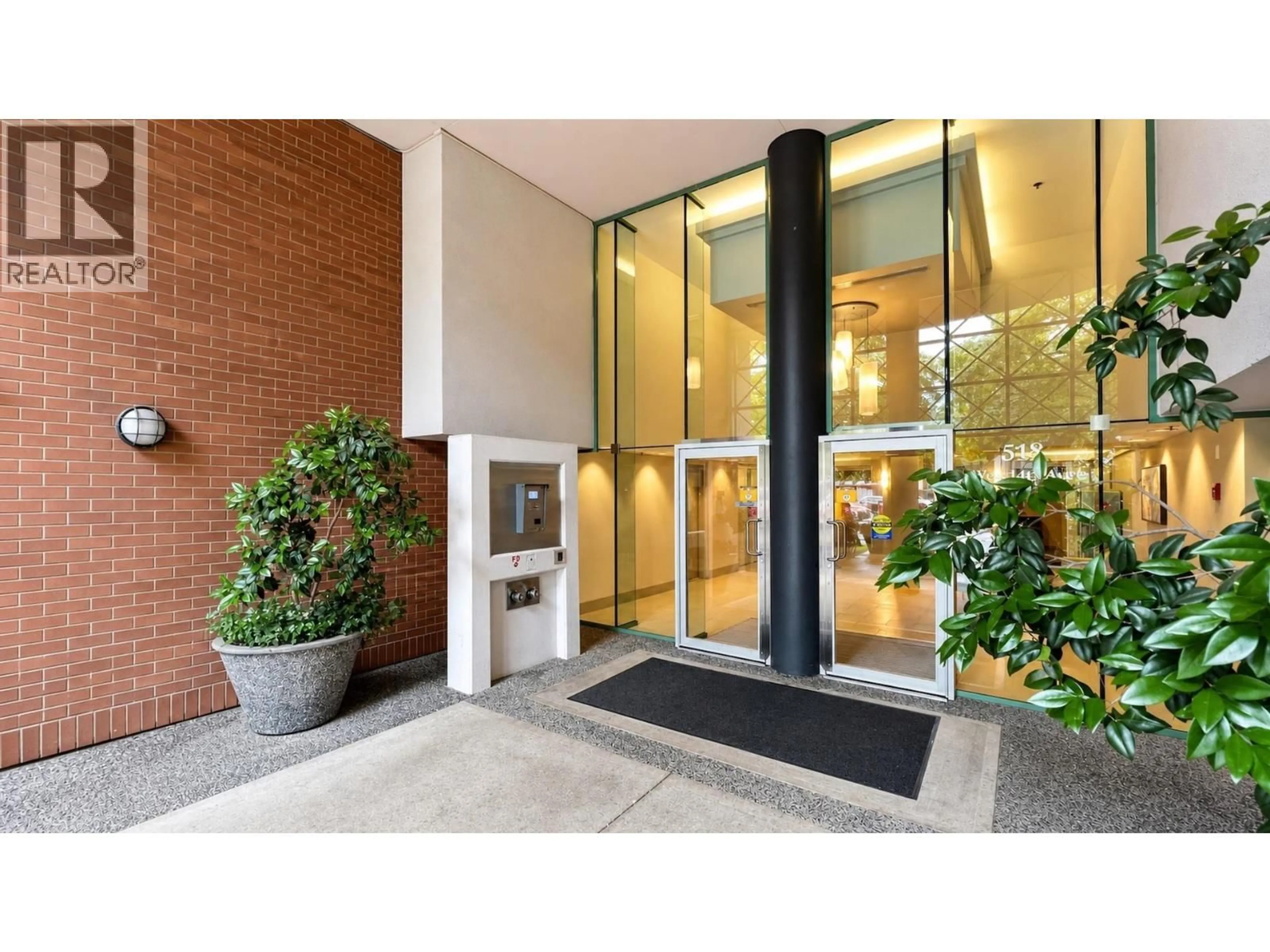 Indoor foyer for 511 - 518 14TH AVENUE, Vancouver British Columbia V5Z4N5