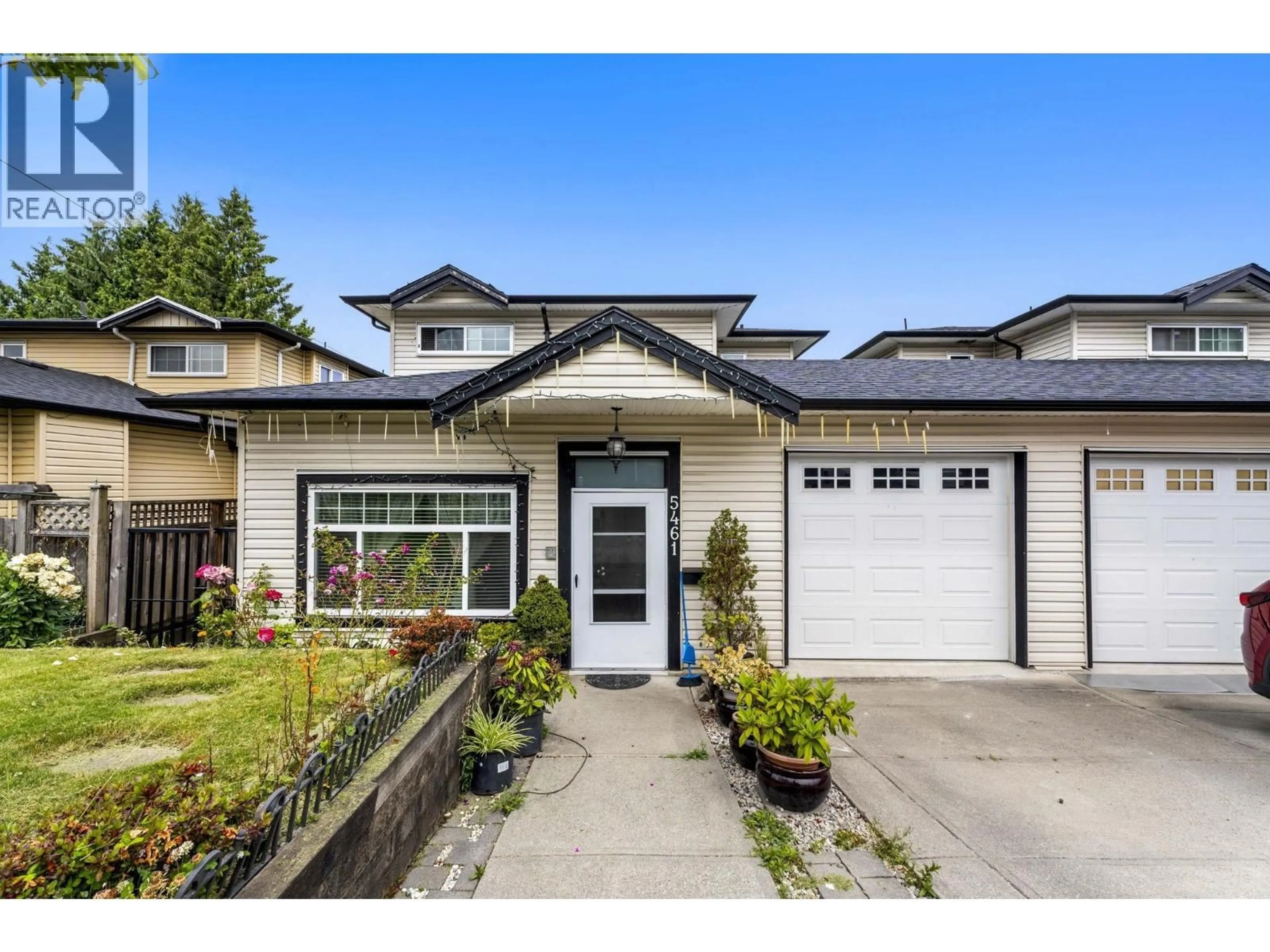 Home with vinyl exterior material, street for 5461 MANOR STREET, Burnaby British Columbia V5G1B6